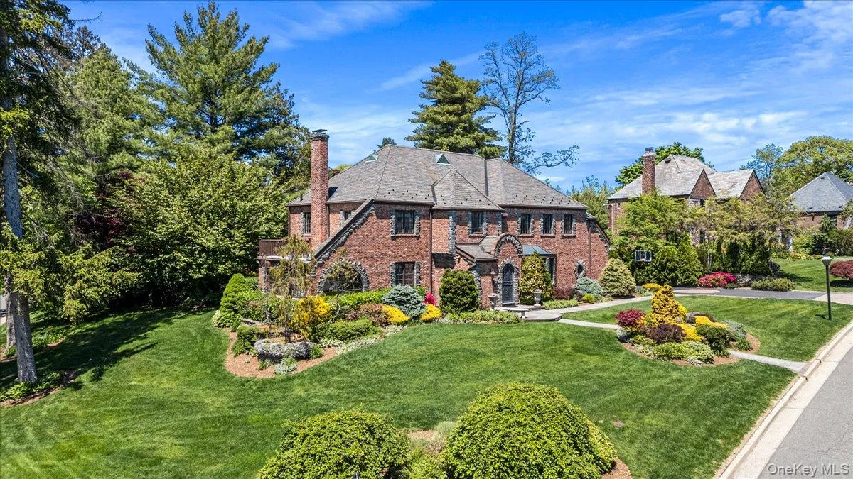 79 Aldershot Lane, North Hempstead, NY, 4 Bedrooms Bedrooms, 9 Rooms Rooms,3 BathroomsBathrooms,Residential,For Rent,Aldershot,0,999554 79 Aldershot Lane, North Hempstead, NY, 4 Bedrooms Bedrooms, 9 Rooms Rooms,3 BathroomsBathrooms,Residential,For Rent,Aldershot,0,999554