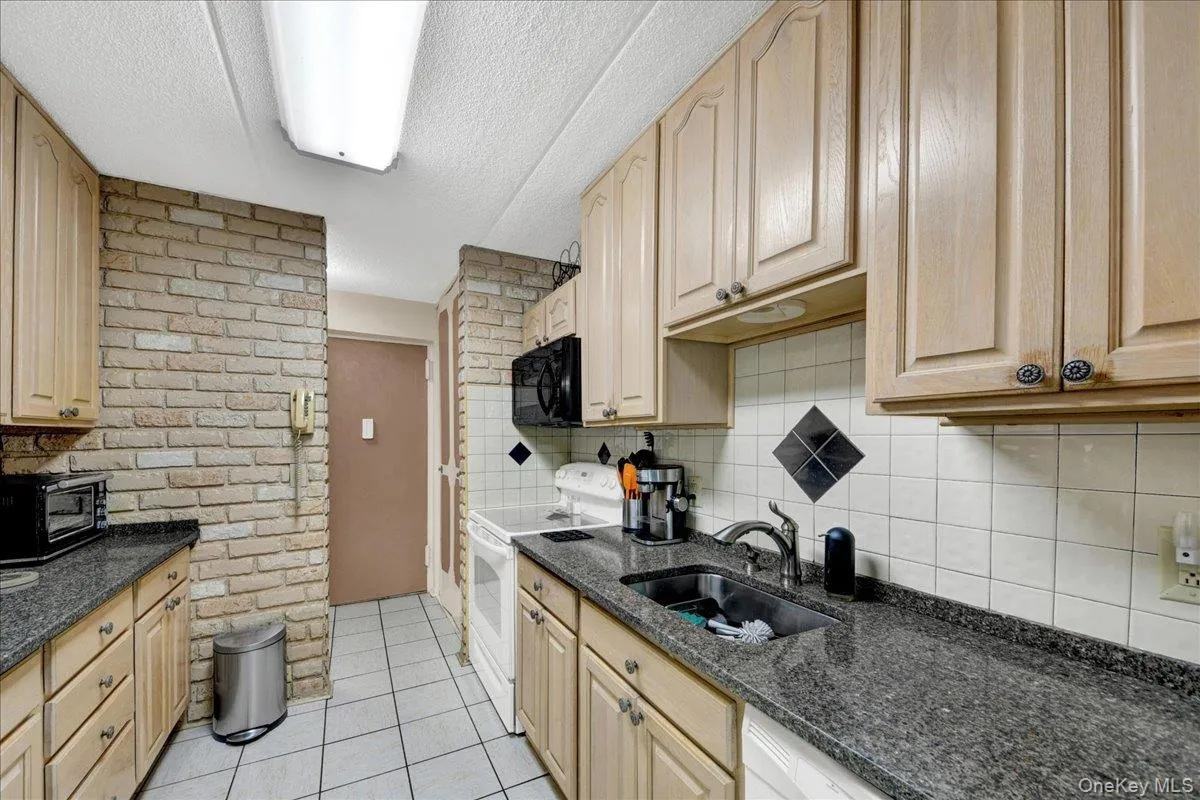 130 Colonial Parkway, Yonkers, NY, 2 Bedrooms Bedrooms, 5 Rooms Rooms,2 BathroomsBathrooms,Residential,For Rent,Colonial,0,999570 130 Colonial Parkway, Yonkers, NY, 2 Bedrooms Bedrooms, 5 Rooms Rooms,2 BathroomsBathrooms,Residential,For Rent,Colonial,0,999570
