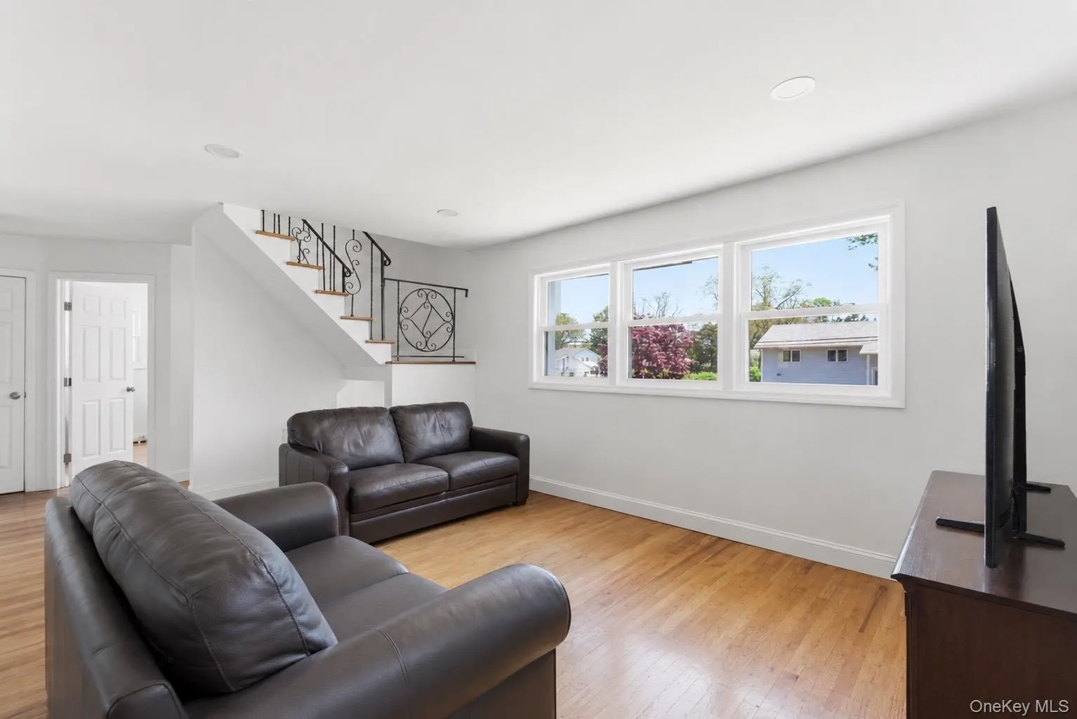 125 Missouri Avenue, Islip, NY, 5 Bedrooms Bedrooms, 11 Rooms Rooms,3 BathroomsBathrooms,Residential,For Rent,Missouri,0,999571 125 Missouri Avenue, Islip, NY, 5 Bedrooms Bedrooms, 11 Rooms Rooms,3 BathroomsBathrooms,Residential,For Rent,Missouri,0,999571