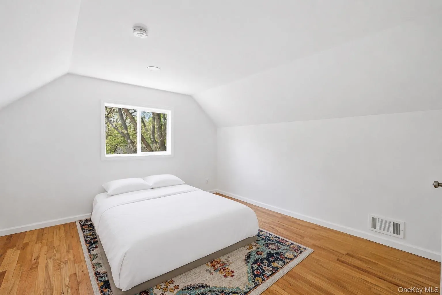 125 Missouri Avenue, Islip, NY, 5 Bedrooms Bedrooms, 11 Rooms Rooms,3 BathroomsBathrooms,Residential,For Rent,Missouri,0,999571 125 Missouri Avenue, Islip, NY, 5 Bedrooms Bedrooms, 11 Rooms Rooms,3 BathroomsBathrooms,Residential,For Rent,Missouri,0,999571