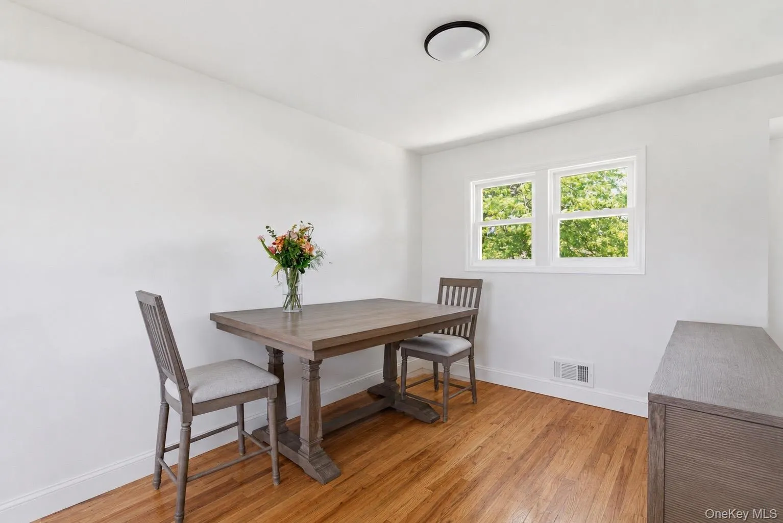 125 Missouri Avenue, Islip, NY, 5 Bedrooms Bedrooms, 11 Rooms Rooms,3 BathroomsBathrooms,Residential,For Rent,Missouri,0,999571 125 Missouri Avenue, Islip, NY, 5 Bedrooms Bedrooms, 11 Rooms Rooms,3 BathroomsBathrooms,Residential,For Rent,Missouri,0,999571