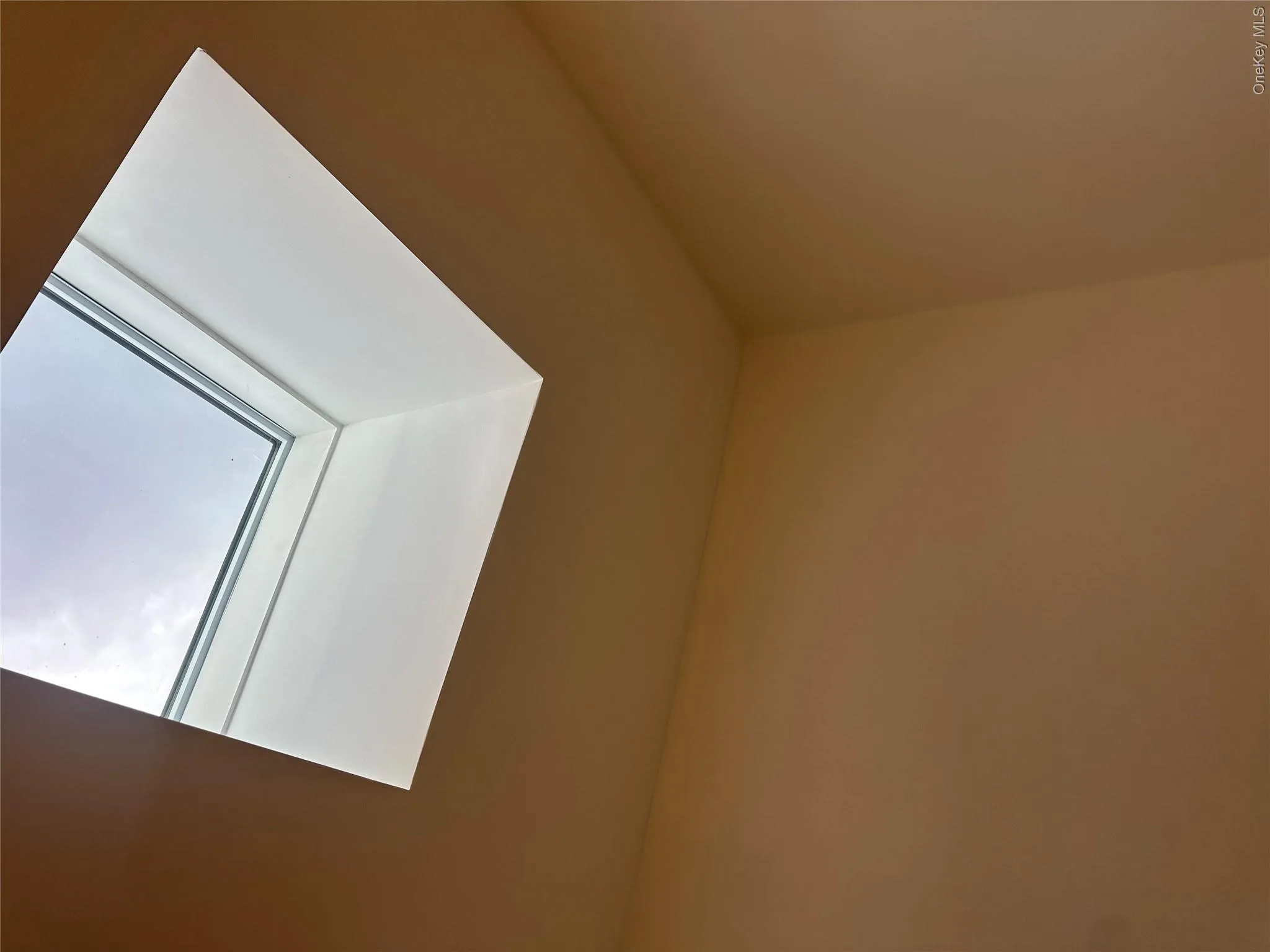 Rectangular skylight providing natural illumination Rectangular skylight providing natural illumination