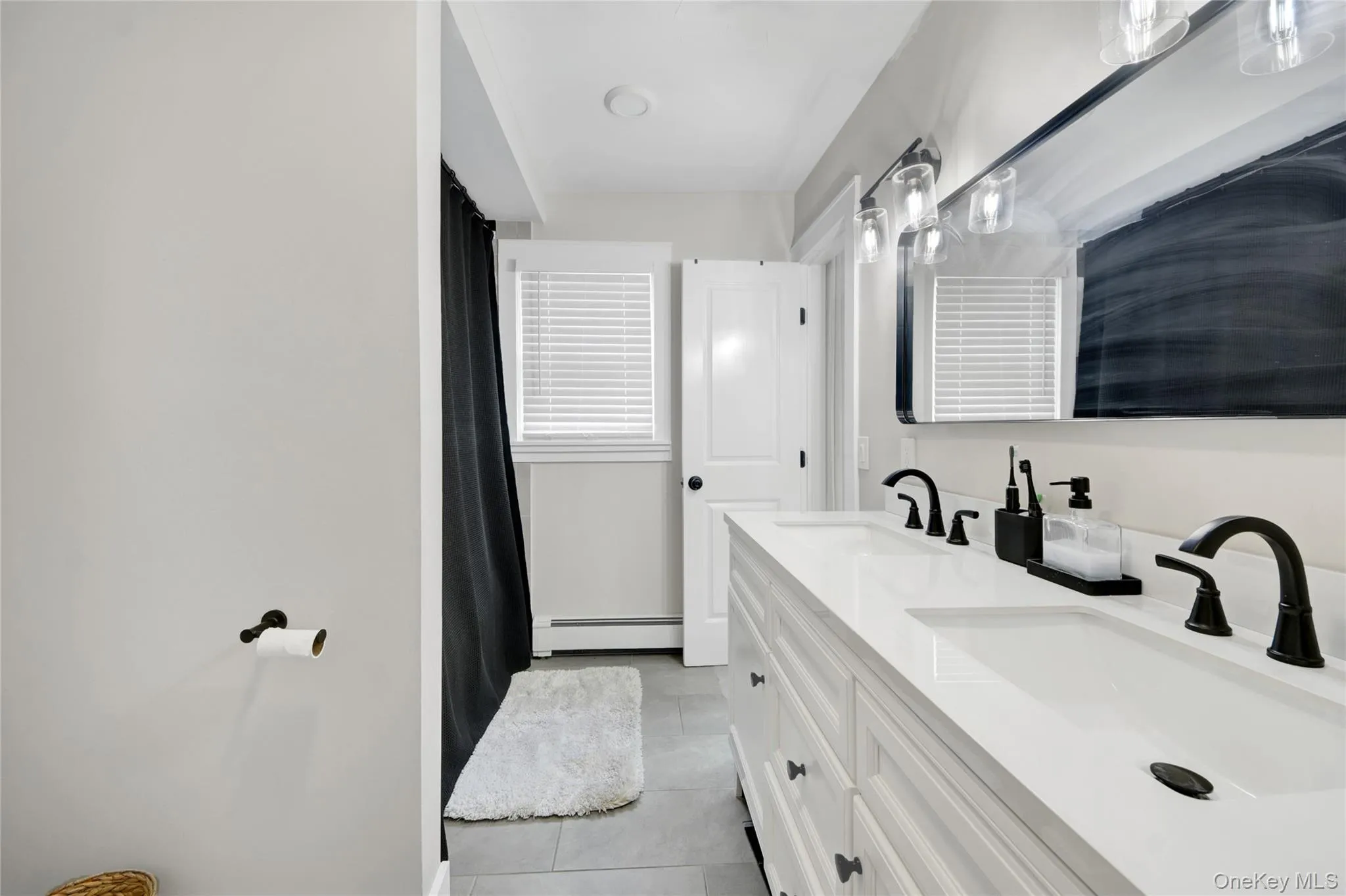 Primary Bath w/double sinks Primary Bath w/double sinks