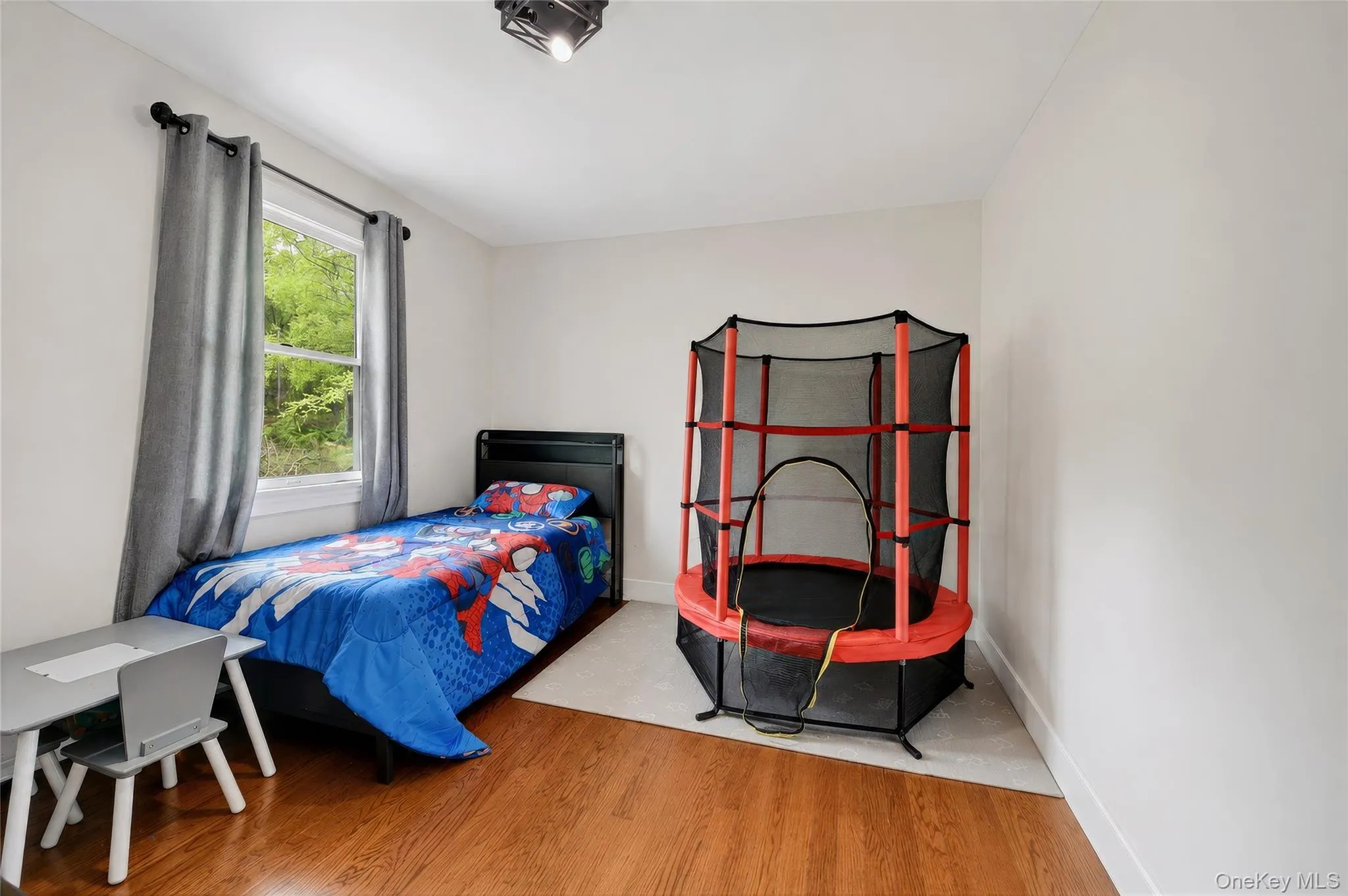 2nd Bedroom on 1st floor 2nd Bedroom on 1st floor