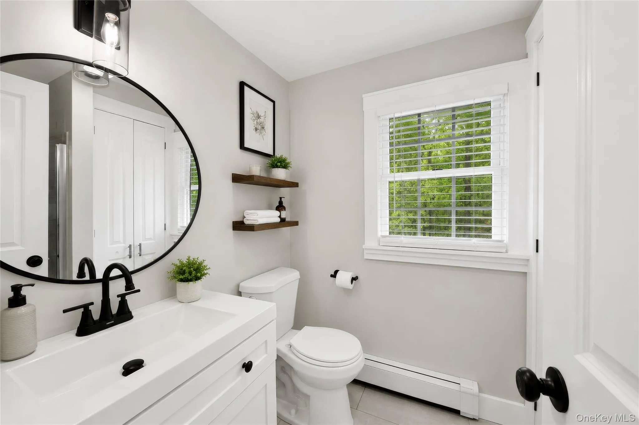 Full Bath w/stand up shower on 2nd Floor Full Bath w/stand up shower on 2nd Floor