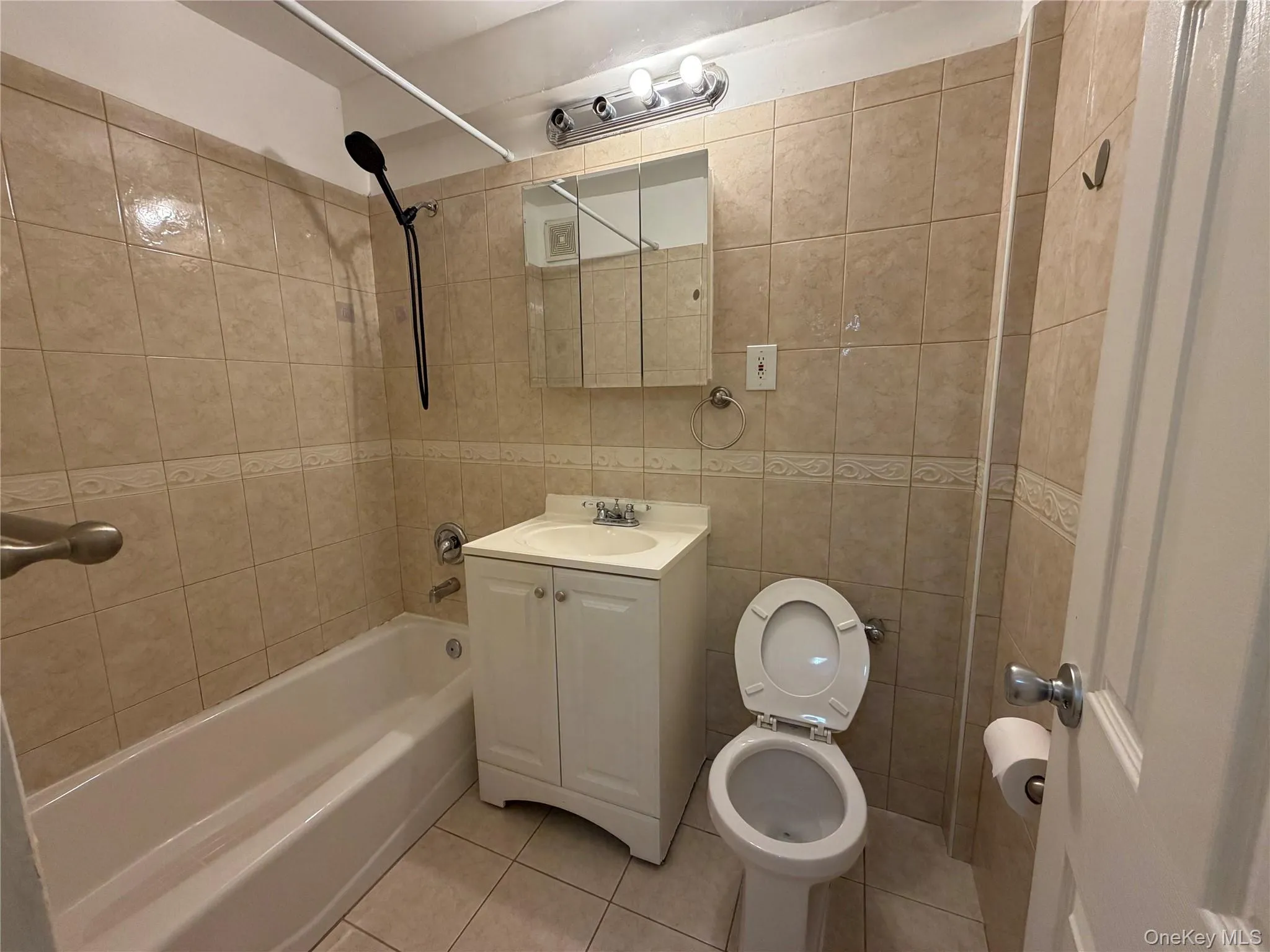 83-30 Vietor Avenue, New York, NY, 2 Bedrooms Bedrooms, 5 Rooms Rooms,1 BathroomBathrooms,Residential Sale,For Rent,Vietor,0,999590 83-30 Vietor Avenue, New York, NY, 2 Bedrooms Bedrooms, 5 Rooms Rooms,1 BathroomBathrooms,Residential Sale,For Rent,Vietor,0,999590