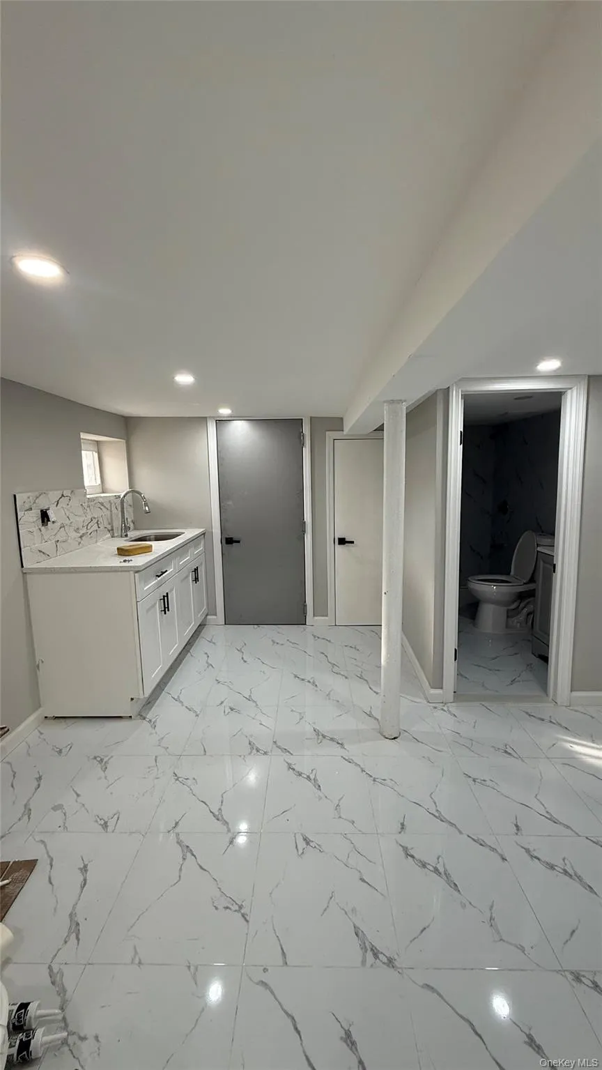 16421 109th Road, New York, NY, 4 Bedrooms Bedrooms, 9 Rooms Rooms,3 BathroomsBathrooms,Residential,For Rent,109th,0,999592 16421 109th Road, New York, NY, 4 Bedrooms Bedrooms, 9 Rooms Rooms,3 BathroomsBathrooms,Residential,For Rent,109th,0,999592