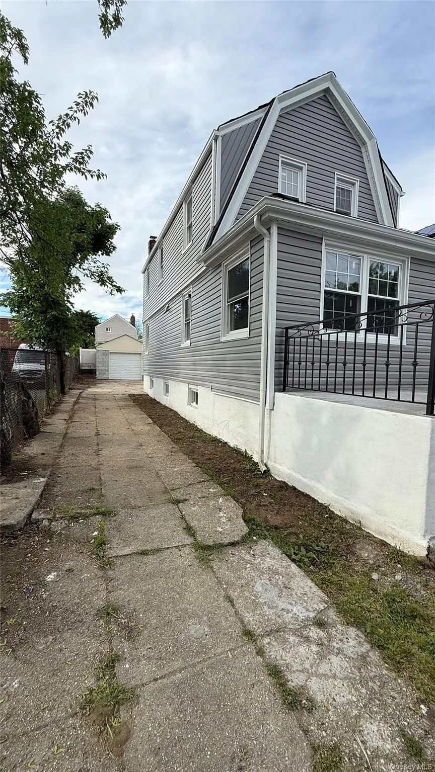 16421 109th Road, New York, NY, 4 Bedrooms Bedrooms, 9 Rooms Rooms,3 BathroomsBathrooms,Residential,For Rent,109th,0,999592 16421 109th Road, New York, NY, 4 Bedrooms Bedrooms, 9 Rooms Rooms,3 BathroomsBathrooms,Residential,For Rent,109th,0,999592
