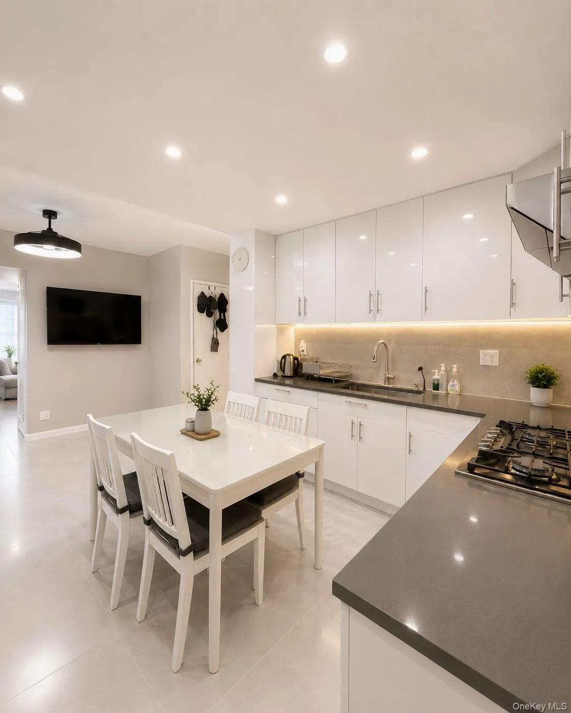 6615 Wetherole Street, New York, NY, 2 Bedrooms Bedrooms, 5 Rooms Rooms,1 BathroomBathrooms,Residential Sale,For Rent,Wetherole,0,999610 6615 Wetherole Street, New York, NY, 2 Bedrooms Bedrooms, 5 Rooms Rooms,1 BathroomBathrooms,Residential Sale,For Rent,Wetherole,0,999610