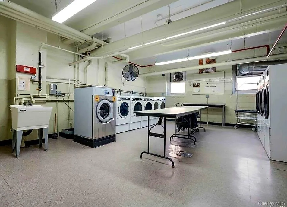 88-25 155th Ave, New York, NY, 1 Bedroom Bedrooms, 5 Rooms Rooms,1 BathroomBathrooms,Residential Sale,For Rent,155th Ave,0,999612 88-25 155th Ave, New York, NY, 1 Bedroom Bedrooms, 5 Rooms Rooms,1 BathroomBathrooms,Residential Sale,For Rent,155th Ave,0,999612
