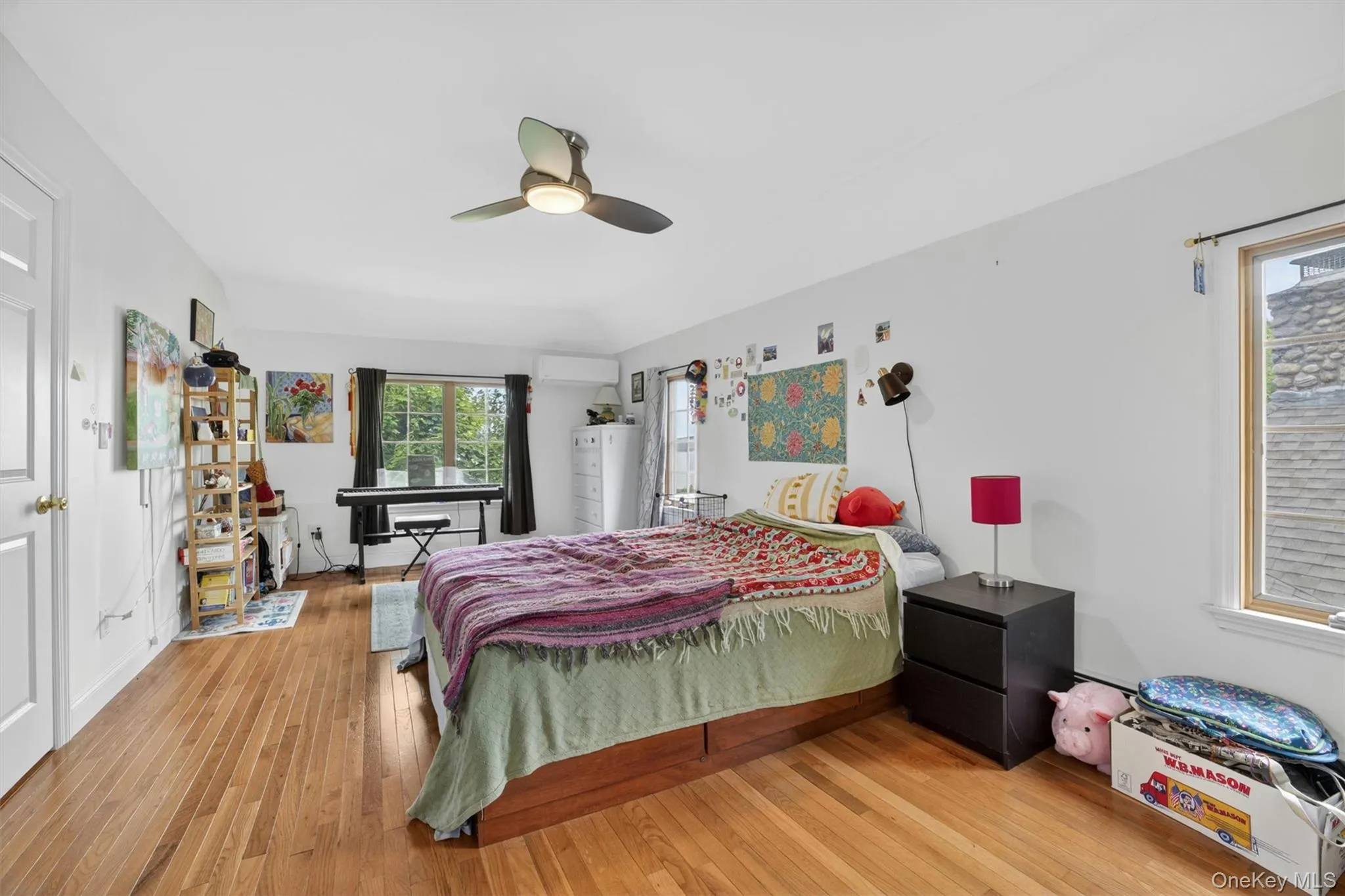 Enjoy beautiful river views from this cozy upstairs bedroom filled with natural light. Enjoy beautiful river views from this cozy upstairs bedroom filled with natural light.