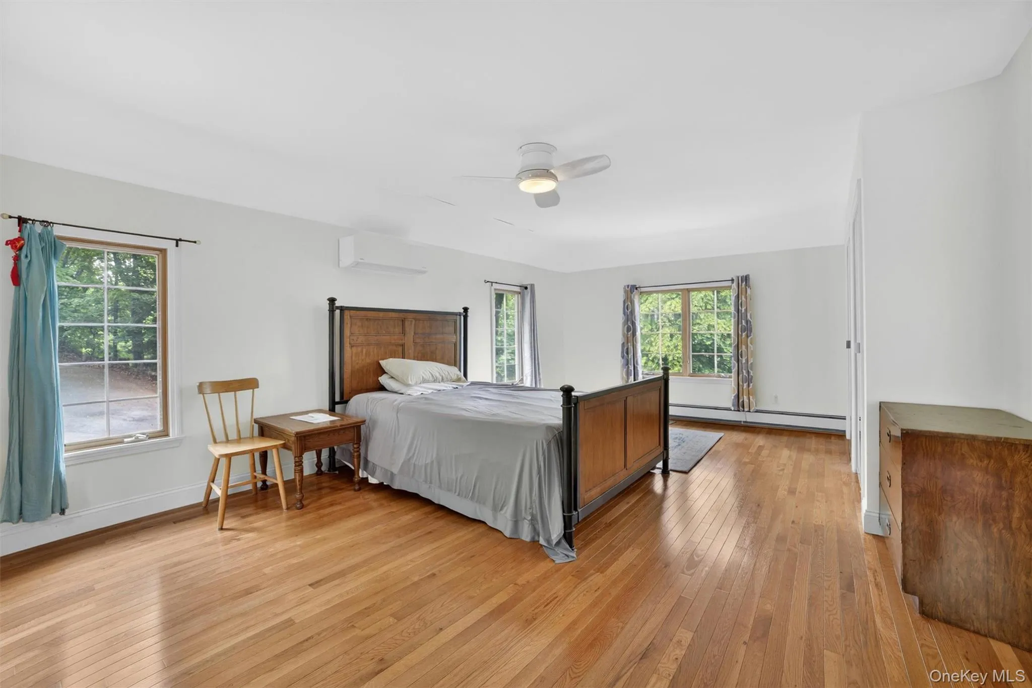 This inviting bedroom offers elevated views of the Hudson River and a warm, comfortable atmosphere. This inviting bedroom offers elevated views of the Hudson River and a warm, comfortable atmosphere.