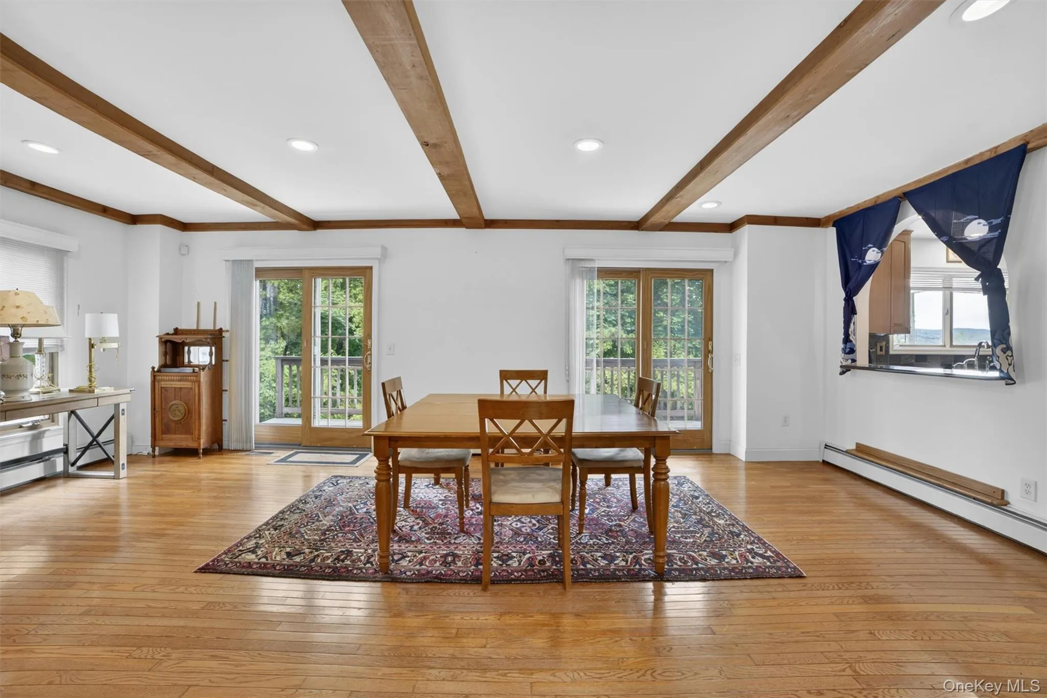 Spacious dining room with sweeping Hudson River views and rich hardwood floor. Spacious dining room with sweeping Hudson River views and rich hardwood floor.