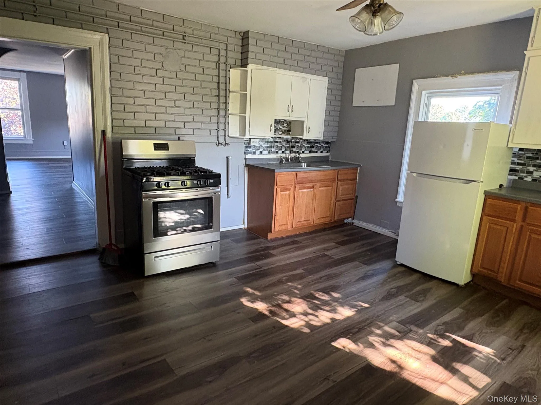 2 Park Place, Poughkeepsie, NY, 3 Bedrooms Bedrooms, 5 Rooms Rooms,1 BathroomBathrooms,Residential Lease,For Rent,Park,0,999617 2 Park Place, Poughkeepsie, NY, 3 Bedrooms Bedrooms, 5 Rooms Rooms,1 BathroomBathrooms,Residential Lease,For Rent,Park,0,999617