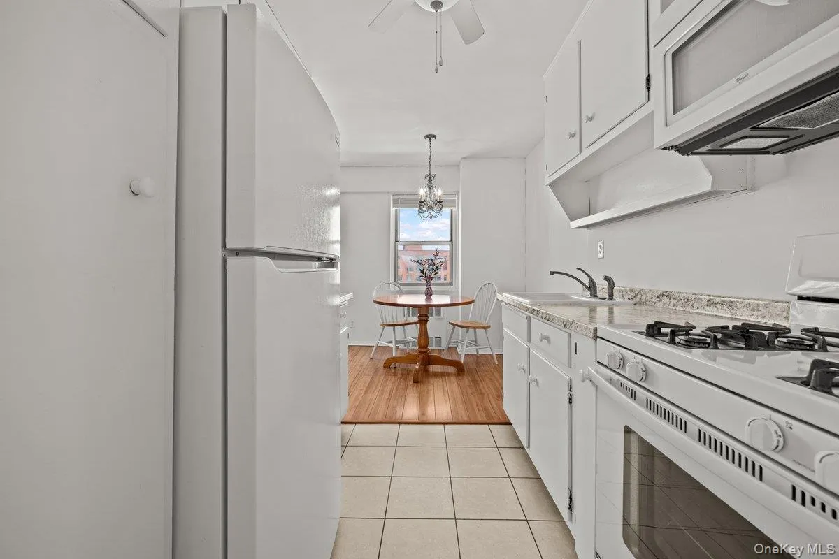 3125 Tibbett Avenue, New York, NY, 1 Bedroom Bedrooms, 3 Rooms Rooms,1 BathroomBathrooms,Residential,For Rent,Tibbett,0,999621 3125 Tibbett Avenue, New York, NY, 1 Bedroom Bedrooms, 3 Rooms Rooms,1 BathroomBathrooms,Residential,For Rent,Tibbett,0,999621