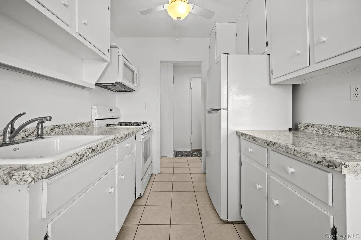 3125 Tibbett Avenue, New York, NY, 1 Bedroom Bedrooms, 3 Rooms Rooms,1 BathroomBathrooms,Residential,For Rent,Tibbett,0,999621 3125 Tibbett Avenue, New York, NY, 1 Bedroom Bedrooms, 3 Rooms Rooms,1 BathroomBathrooms,Residential,For Rent,Tibbett,0,999621