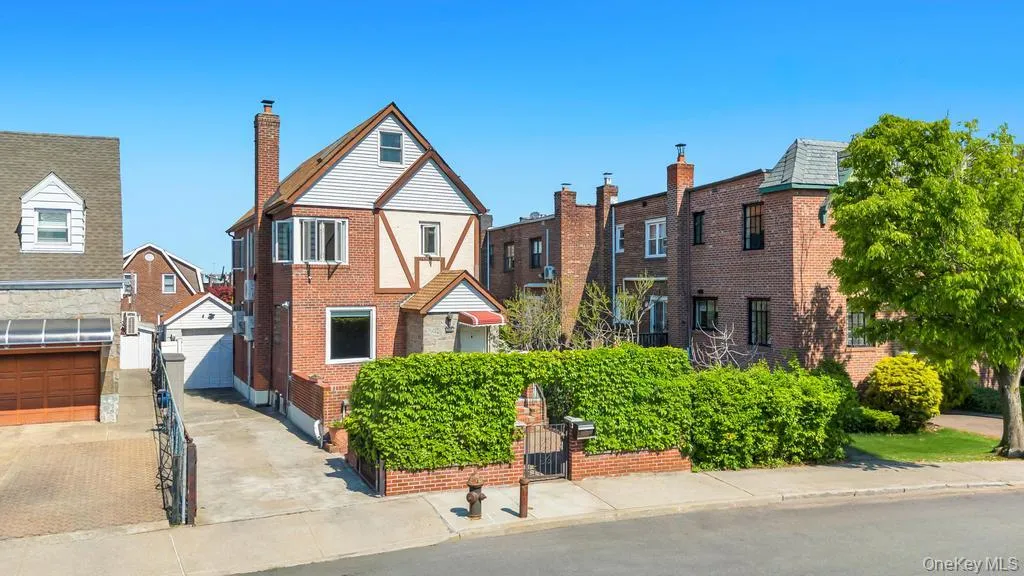 6210 Boelsen Crescent, New York, NY, 3 Bedrooms Bedrooms, 10 Rooms Rooms,2 BathroomsBathrooms,Residential Sale,For Rent,Boelsen,0,999633 6210 Boelsen Crescent, New York, NY, 3 Bedrooms Bedrooms, 10 Rooms Rooms,2 BathroomsBathrooms,Residential Sale,For Rent,Boelsen,0,999633