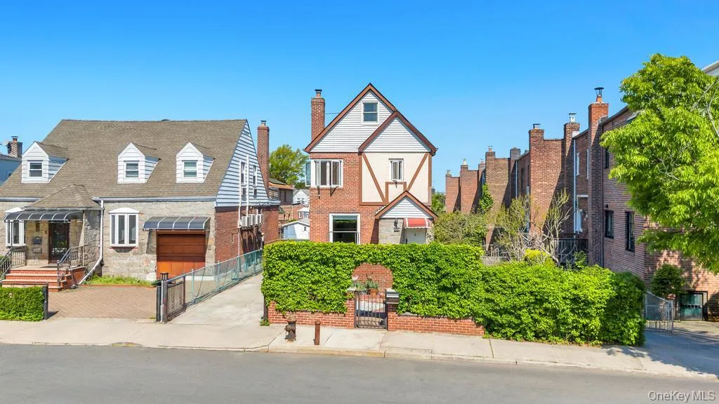 6210 Boelsen Crescent, New York, NY, 3 Bedrooms Bedrooms, 10 Rooms Rooms,2 BathroomsBathrooms,Residential Sale,For Rent,Boelsen,0,999633 6210 Boelsen Crescent, New York, NY, 3 Bedrooms Bedrooms, 10 Rooms Rooms,2 BathroomsBathrooms,Residential Sale,For Rent,Boelsen,0,999633