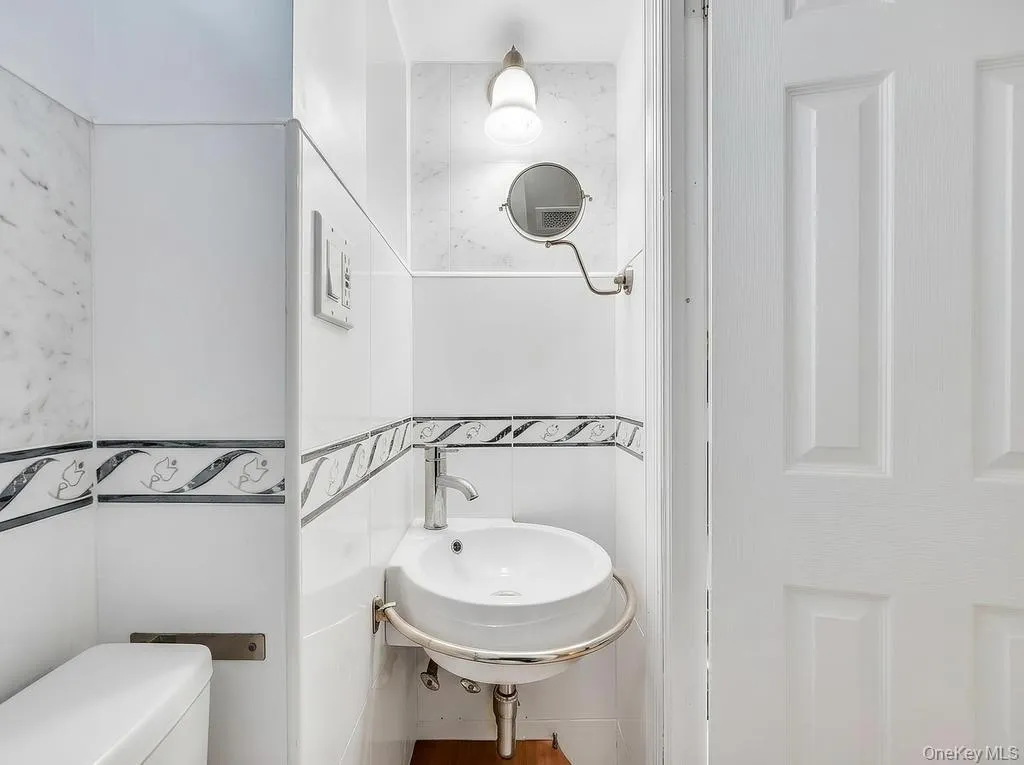 1/2 Bath in Basement 1/2 Bath in Basement