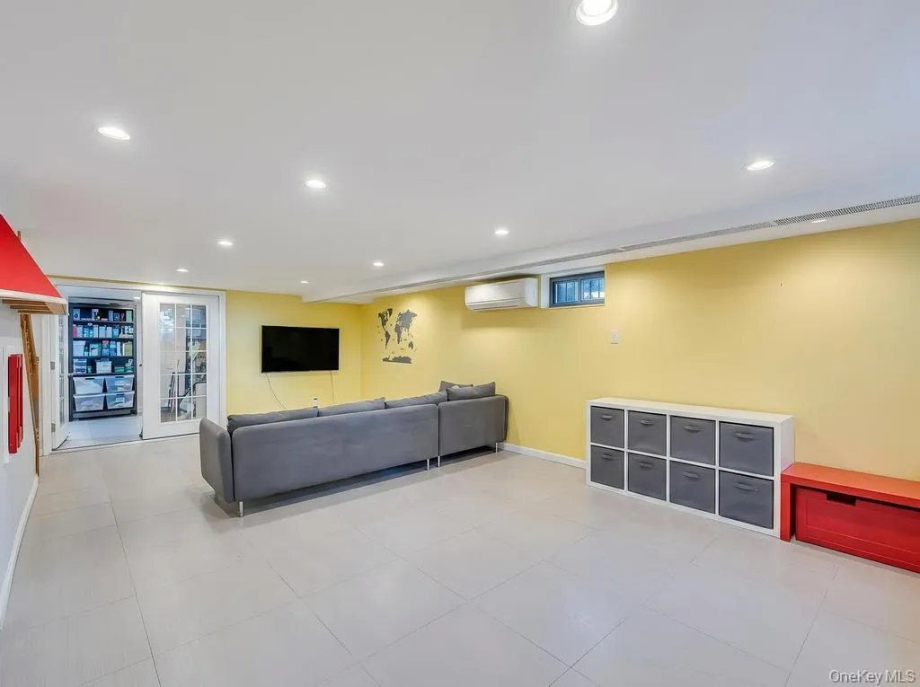 6210 Boelsen Crescent, New York, NY, 3 Bedrooms Bedrooms, 10 Rooms Rooms,2 BathroomsBathrooms,Residential Sale,For Rent,Boelsen,0,999633 6210 Boelsen Crescent, New York, NY, 3 Bedrooms Bedrooms, 10 Rooms Rooms,2 BathroomsBathrooms,Residential Sale,For Rent,Boelsen,0,999633