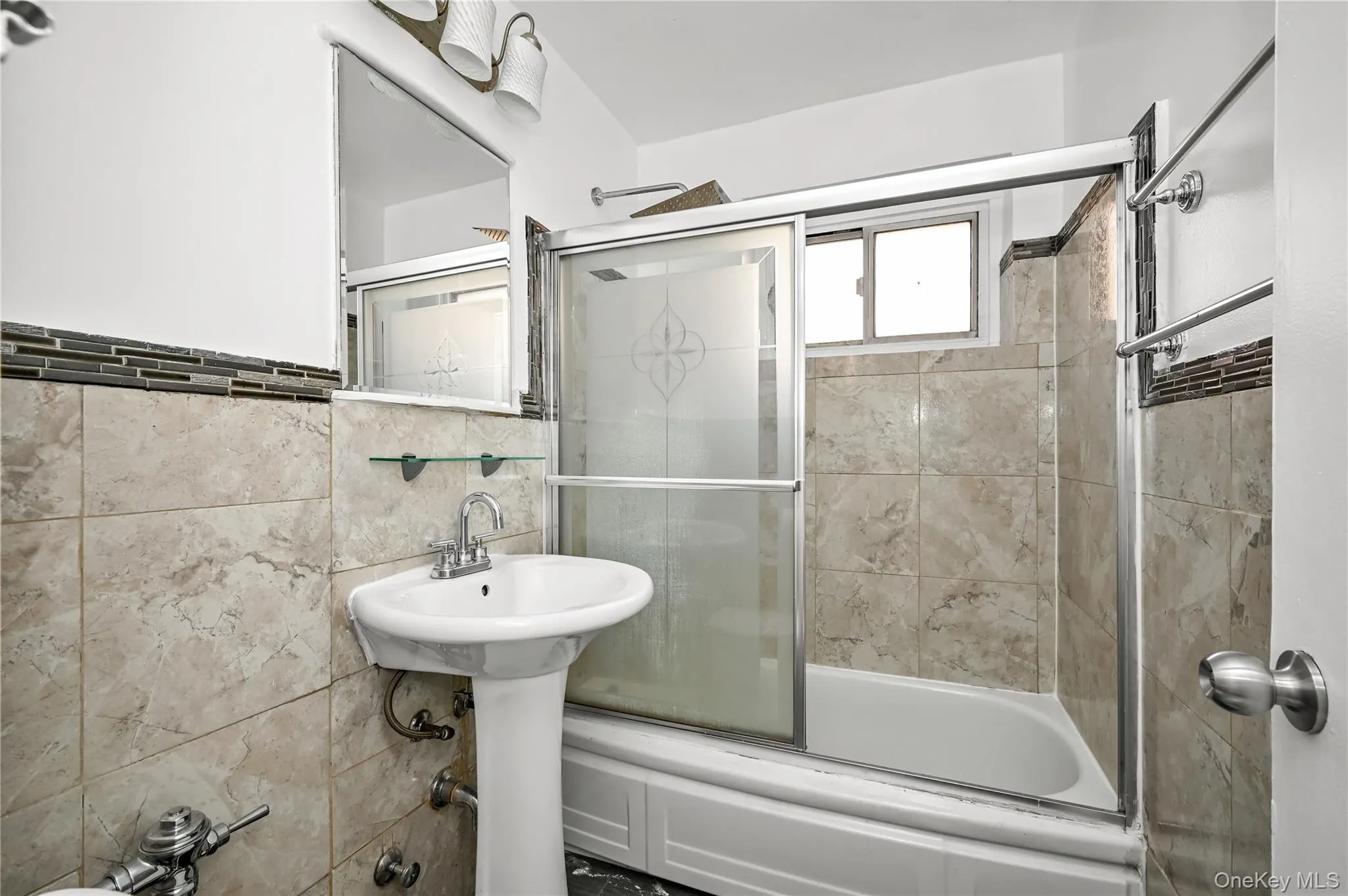 bathroom bathroom