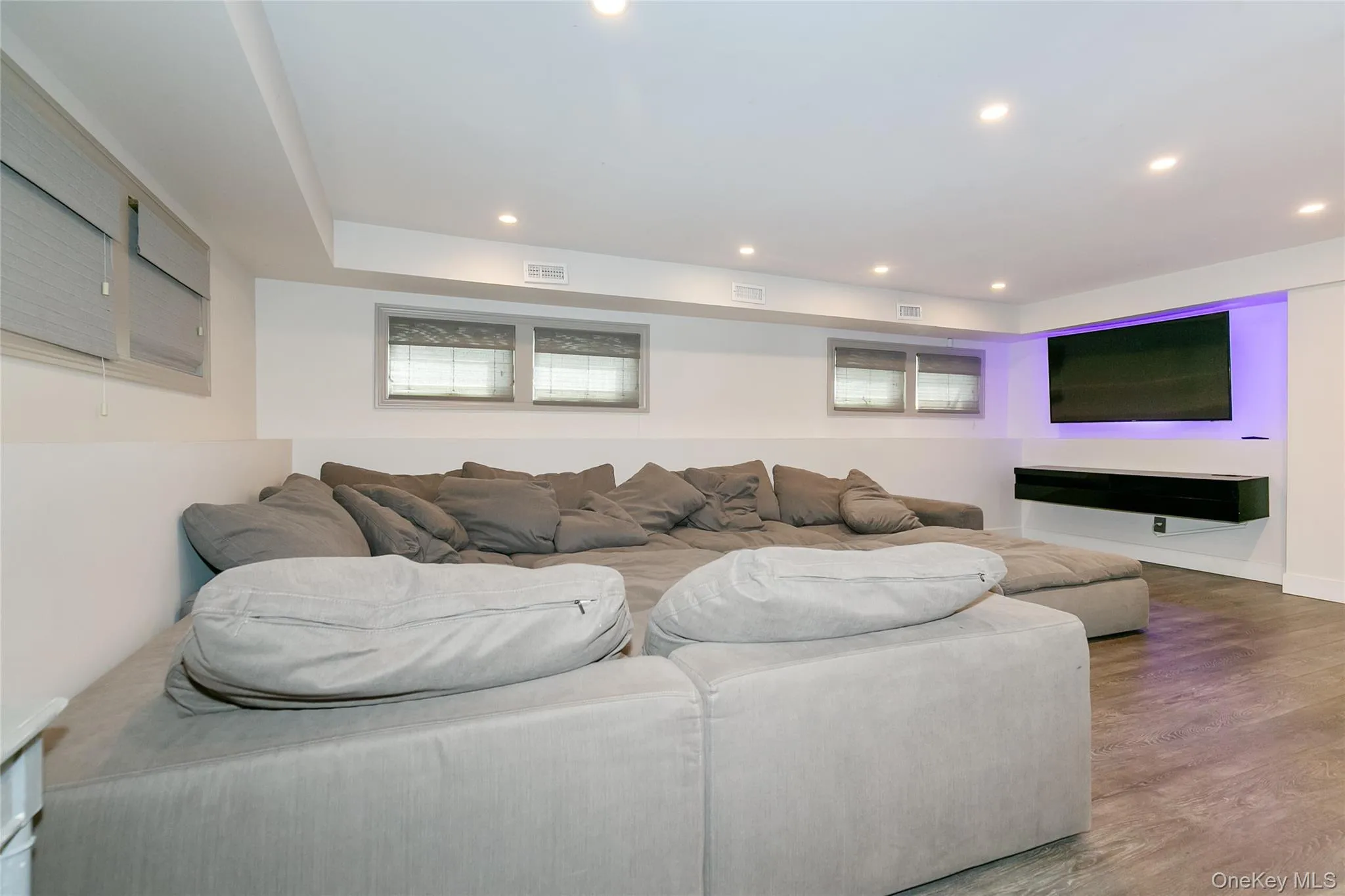 22 Olive Street, North Hempstead, NY, 4 Bedrooms Bedrooms, 10 Rooms Rooms,3 BathroomsBathrooms,Residential Lease,For Rent,Olive,0,999649 22 Olive Street, North Hempstead, NY, 4 Bedrooms Bedrooms, 10 Rooms Rooms,3 BathroomsBathrooms,Residential Lease,For Rent,Olive,0,999649