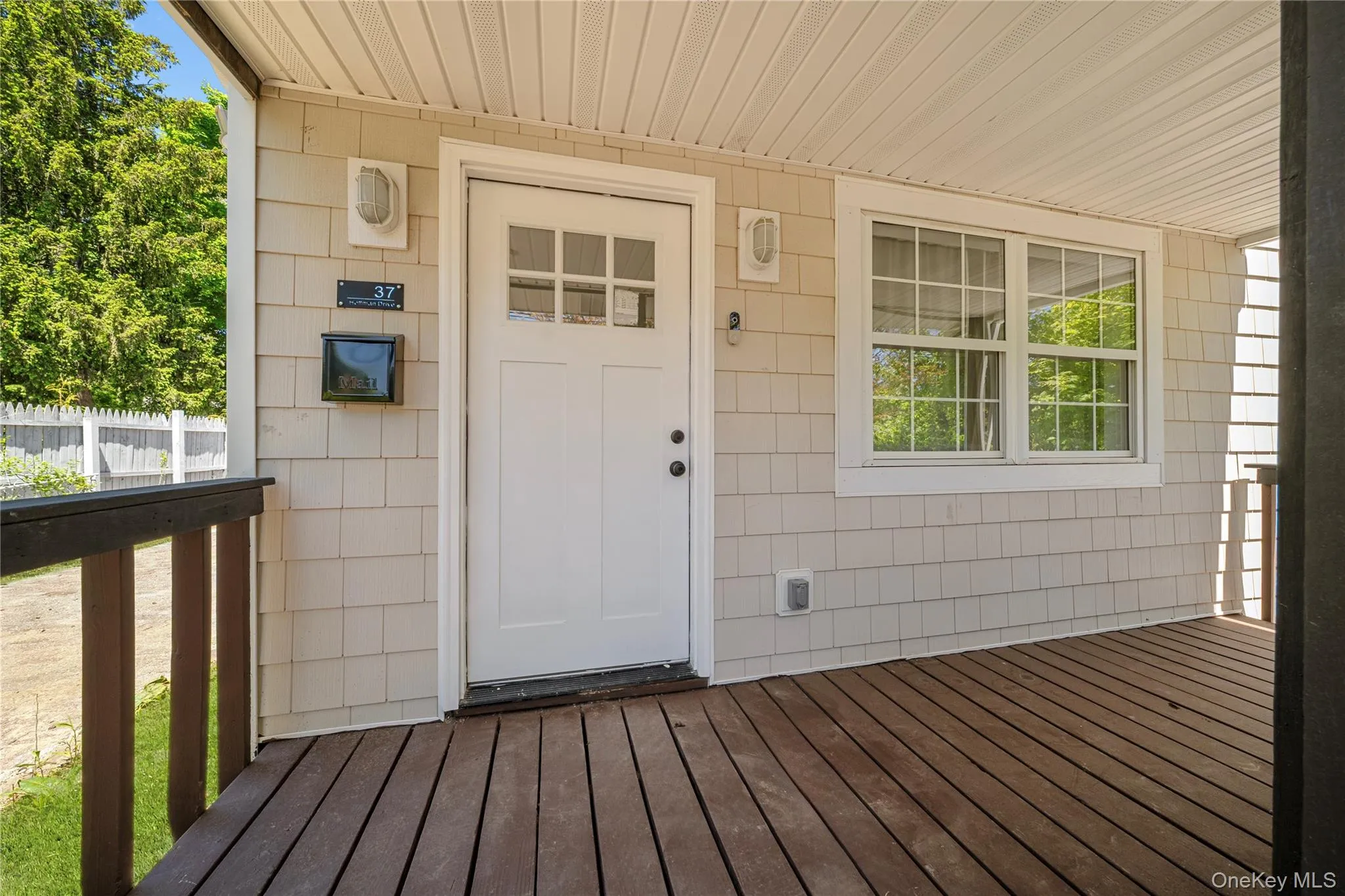 37 Hoffman Drive, Smithtown, NY, 3 Bedrooms Bedrooms, 7 Rooms Rooms,1 BathroomBathrooms,Residential,For Rent,Hoffman,0,999665 37 Hoffman Drive, Smithtown, NY, 3 Bedrooms Bedrooms, 7 Rooms Rooms,1 BathroomBathrooms,Residential,For Rent,Hoffman,0,999665
