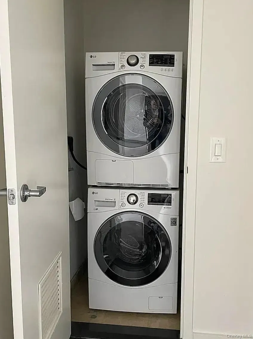 1215 Broadway, New York, NY, 2 Rooms Rooms,1 BathroomBathrooms,Residential Sale,For Rent,Broadway,0,999685 1215 Broadway, New York, NY, 2 Rooms Rooms,1 BathroomBathrooms,Residential Sale,For Rent,Broadway,0,999685