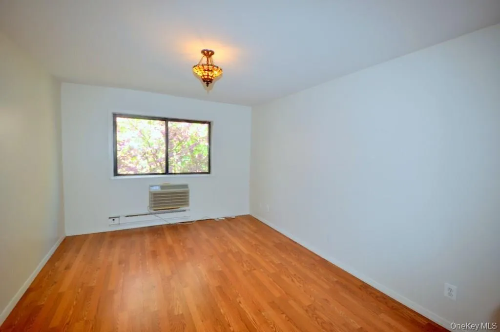 Large Bedroom has hardwood floors. Large Bedroom has hardwood floors.