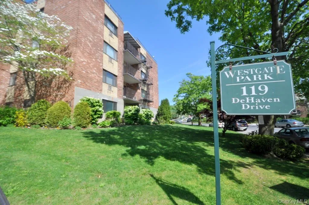 Westgate Park Condominium has a seasonal in-ground swimming pool, assigned parking and building laundry. Close to public transportation, shops, and Untermeyer Park. Westgate Park Condominium has a seasonal in-ground swimming pool, assigned parking and building laundry. Close to public transportation, shops, and Untermeyer Park.