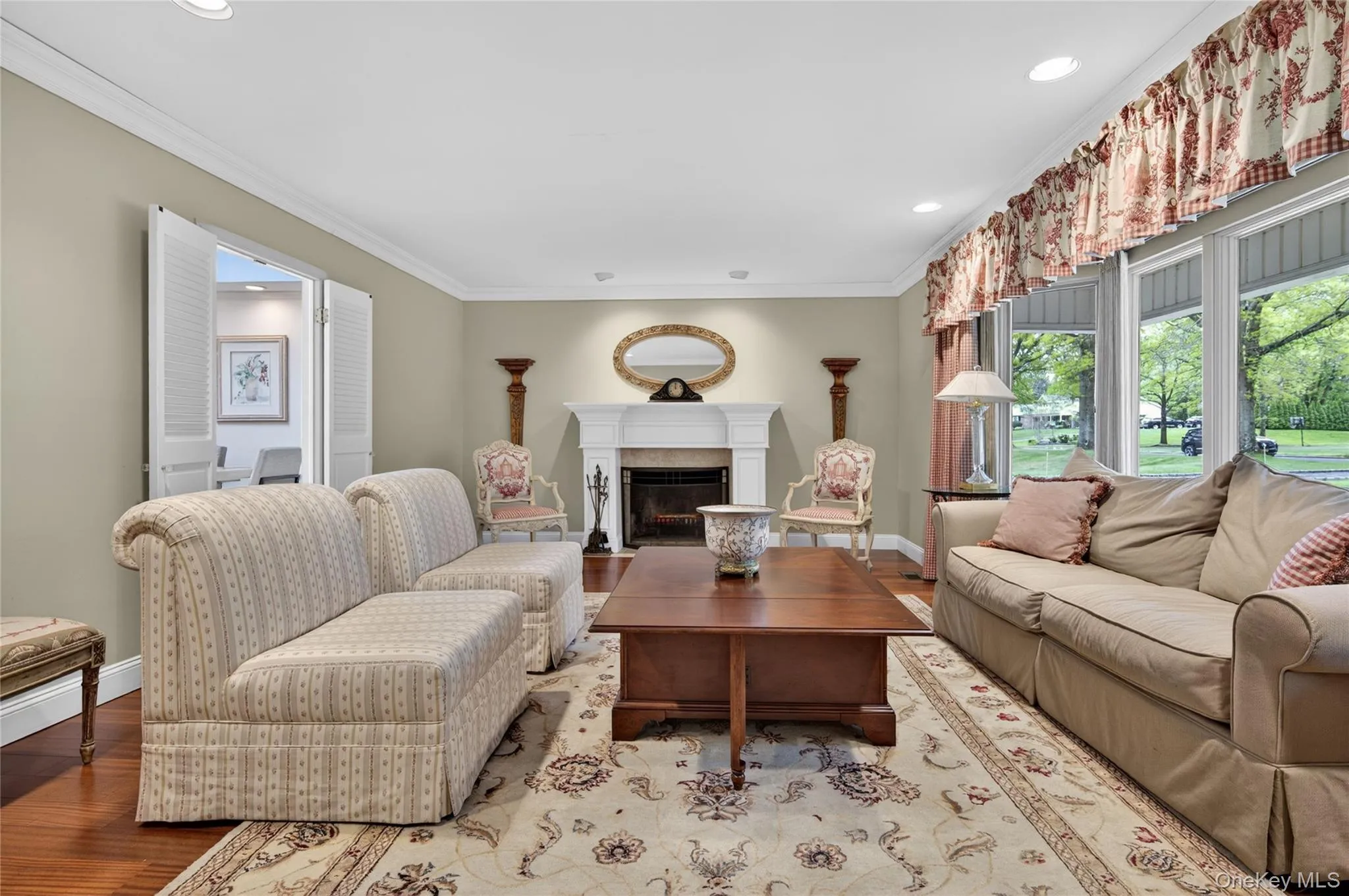 Beautifully appointed Living Room w/wood burning fireplace Beautifully appointed Living Room w/wood burning fireplace