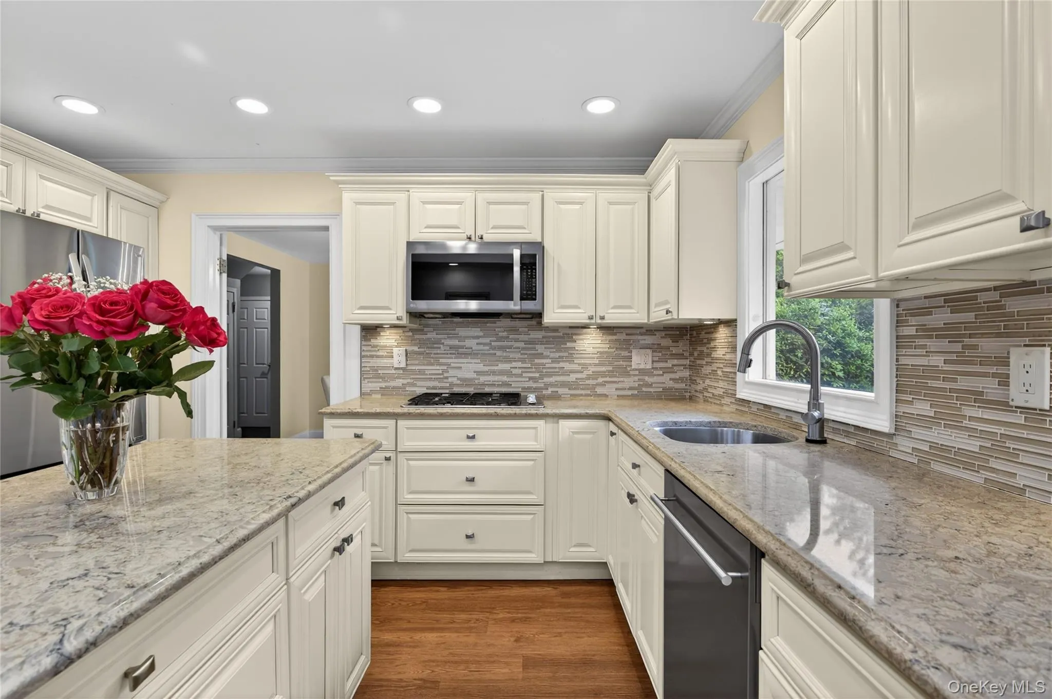 Modern Gourmet Eat-in kitchen Modern Gourmet Eat-in kitchen