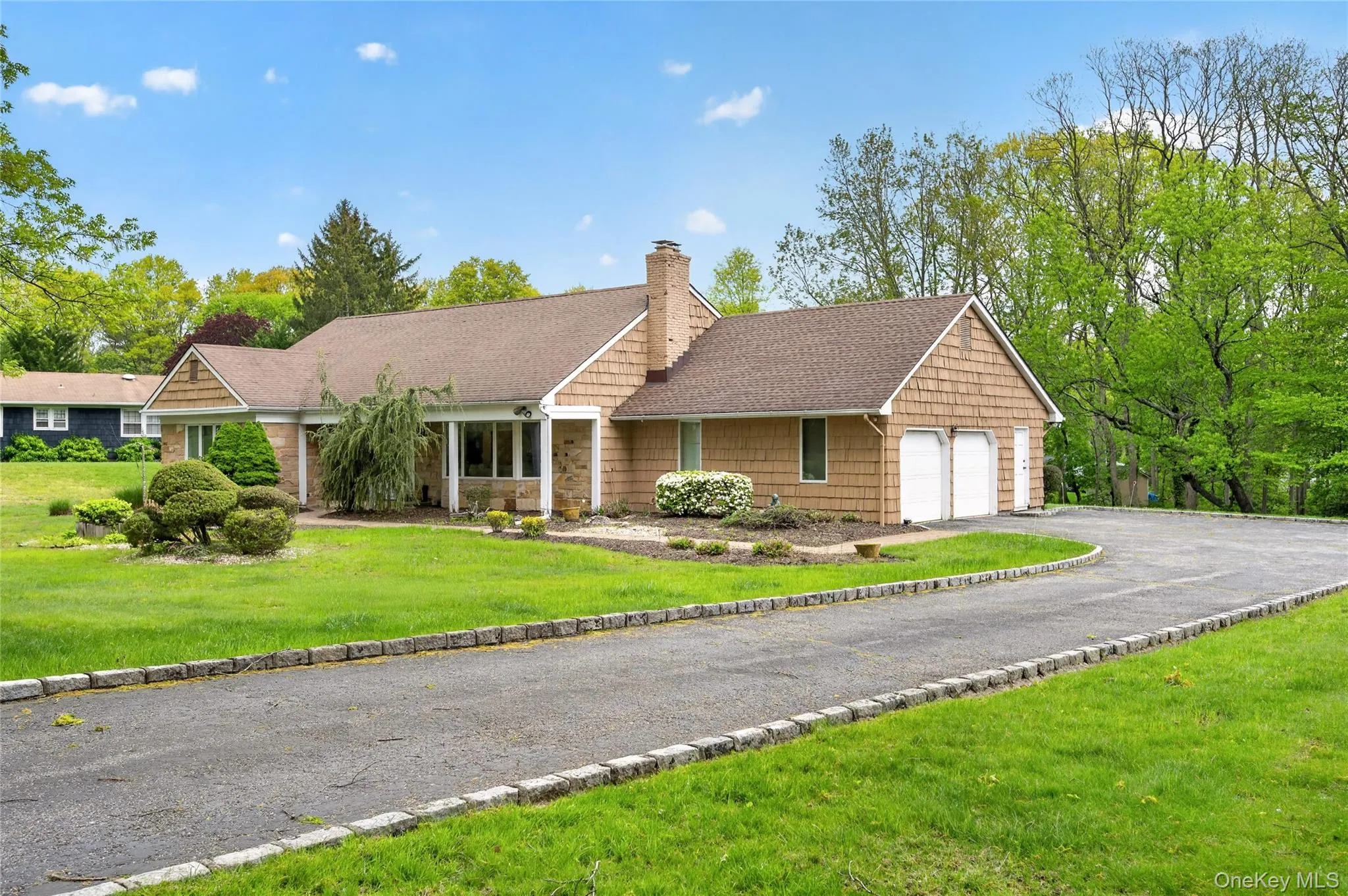 Inviting Farm Ranch w/Long Driveway Inviting Farm Ranch w/Long Driveway