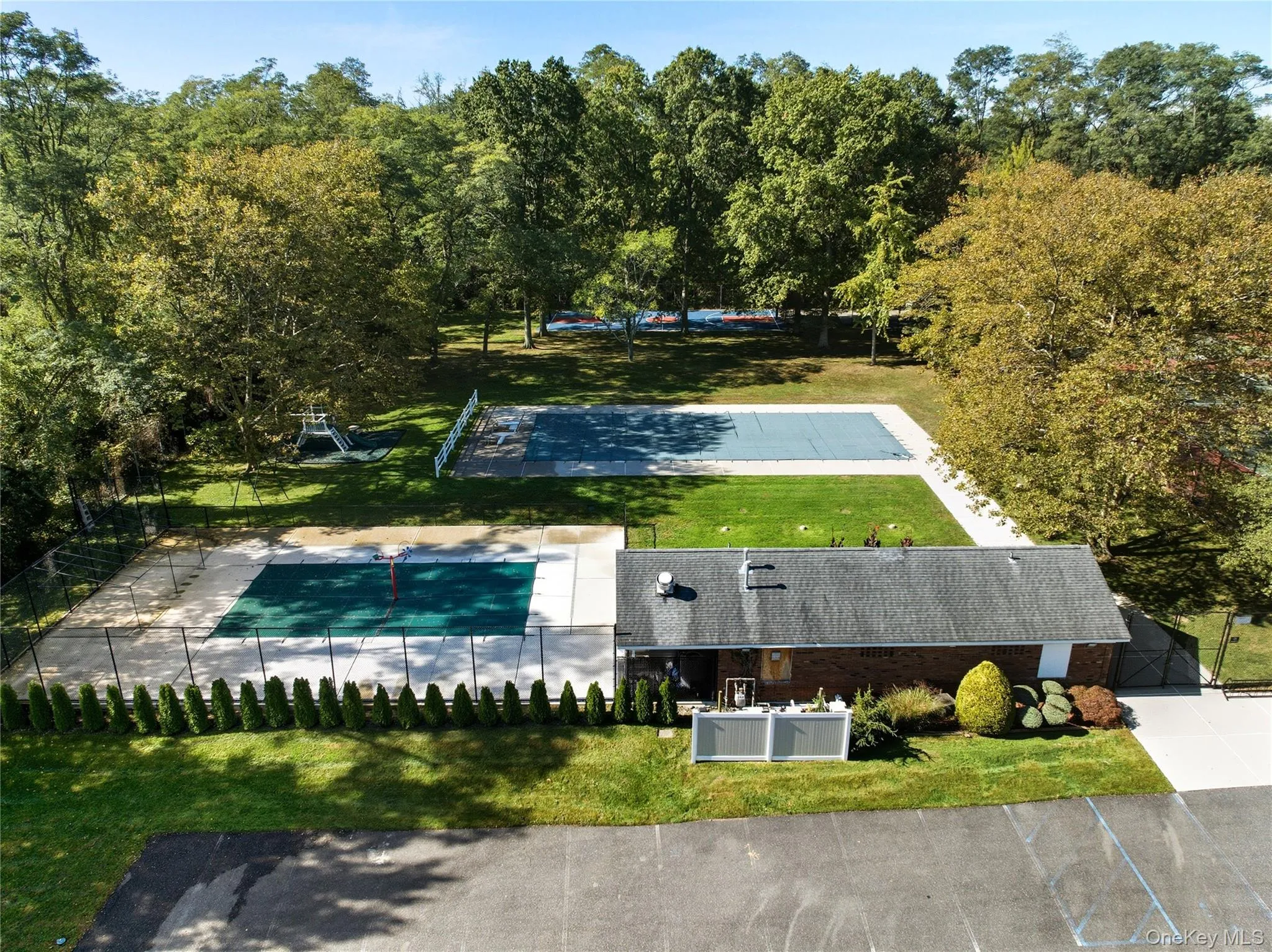 24 Thorngrove Lane, Huntington, NY, 5 Bedrooms Bedrooms, 8 Rooms Rooms,3 BathroomsBathrooms,Residential,For Rent,Thorngrove,0,KEY999724 24 Thorngrove Lane, Huntington, NY, 5 Bedrooms Bedrooms, 8 Rooms Rooms,3 BathroomsBathrooms,Residential,For Rent,Thorngrove,0,KEY999724
