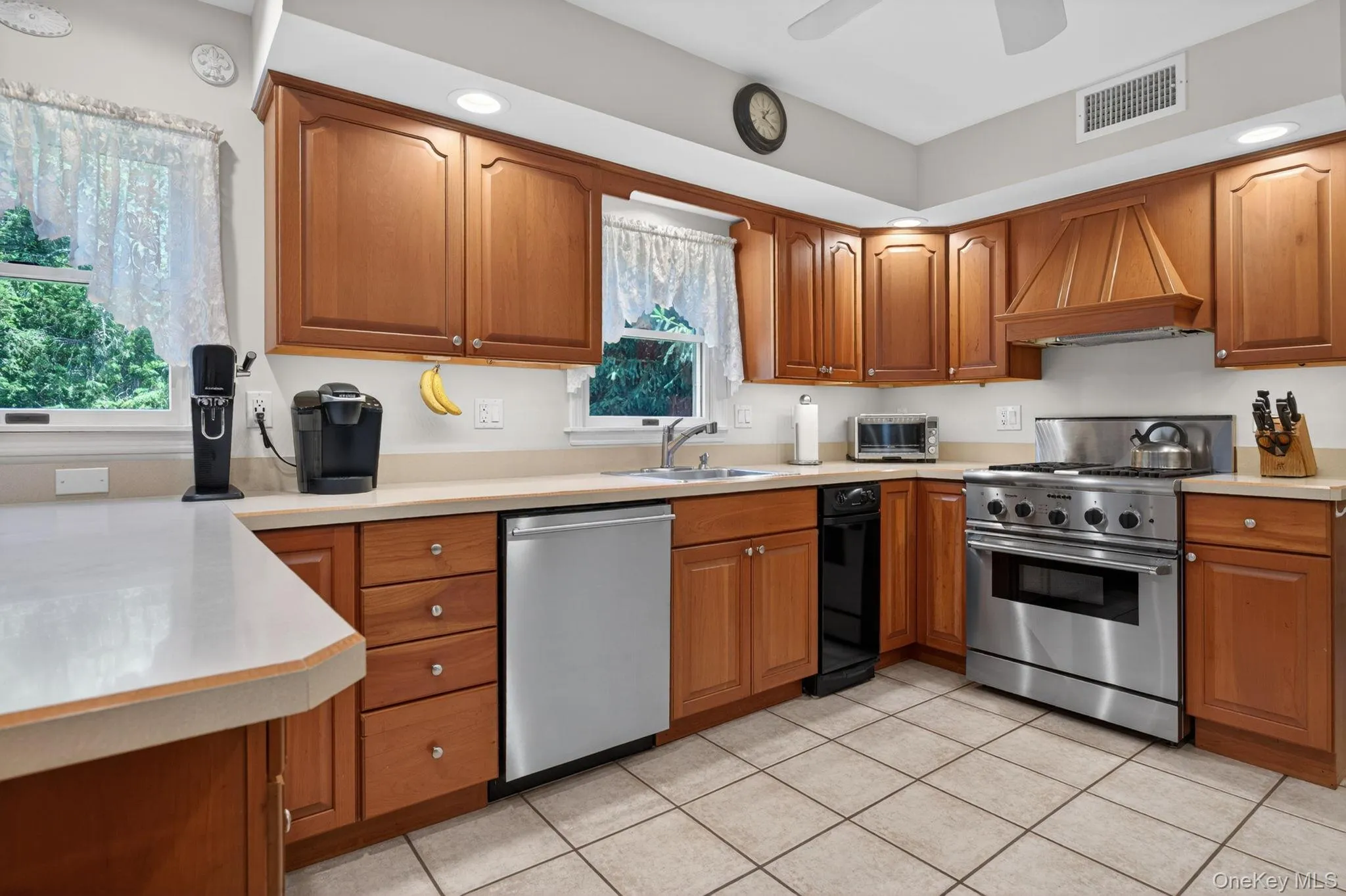 19 Glen Haven Drive, Clarkstown, NY, 4 Bedrooms Bedrooms, 8 Rooms Rooms,2 BathroomsBathrooms,Residential,For Rent,Glen Haven,0,999729 19 Glen Haven Drive, Clarkstown, NY, 4 Bedrooms Bedrooms, 8 Rooms Rooms,2 BathroomsBathrooms,Residential,For Rent,Glen Haven,0,999729