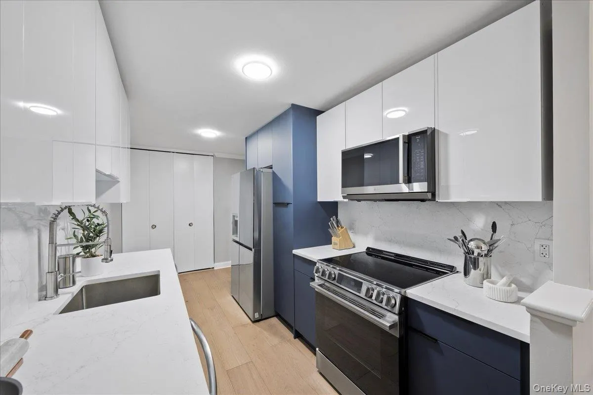 107 Broadway, White Plains, NY, 2 Bedrooms Bedrooms, 7 Rooms Rooms,2 BathroomsBathrooms,Residential,For Rent,Broadway,0,999735 107 Broadway, White Plains, NY, 2 Bedrooms Bedrooms, 7 Rooms Rooms,2 BathroomsBathrooms,Residential,For Rent,Broadway,0,999735