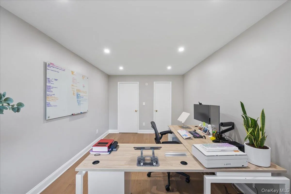 107 Broadway, White Plains, NY, 2 Bedrooms Bedrooms, 7 Rooms Rooms,2 BathroomsBathrooms,Residential,For Rent,Broadway,0,999735 107 Broadway, White Plains, NY, 2 Bedrooms Bedrooms, 7 Rooms Rooms,2 BathroomsBathrooms,Residential,For Rent,Broadway,0,999735
