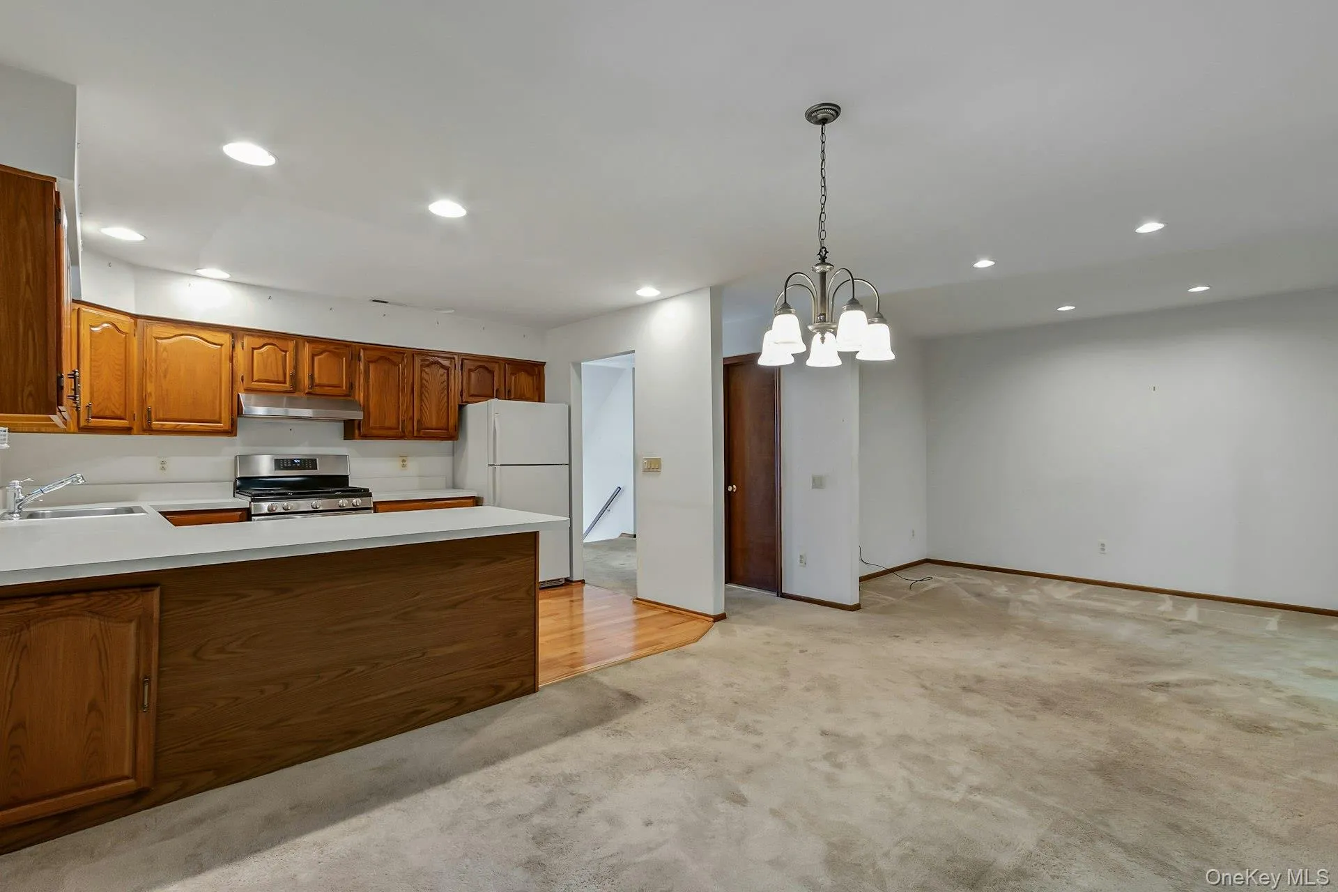 8 Village Gate Way, Orangetown, NY, 2 Bedrooms Bedrooms, 6 Rooms Rooms,3 BathroomsBathrooms,Residential,For Rent,Village Gate,0,999736 8 Village Gate Way, Orangetown, NY, 2 Bedrooms Bedrooms, 6 Rooms Rooms,3 BathroomsBathrooms,Residential,For Rent,Village Gate,0,999736