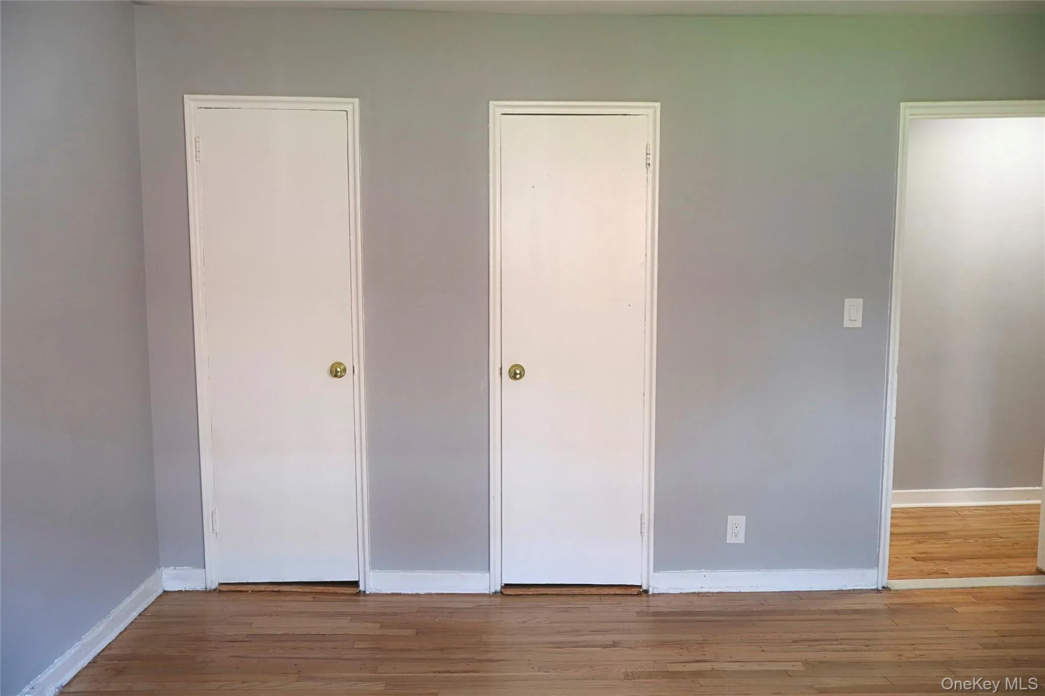 2 Closets in each bedroom 2 Closets in each bedroom