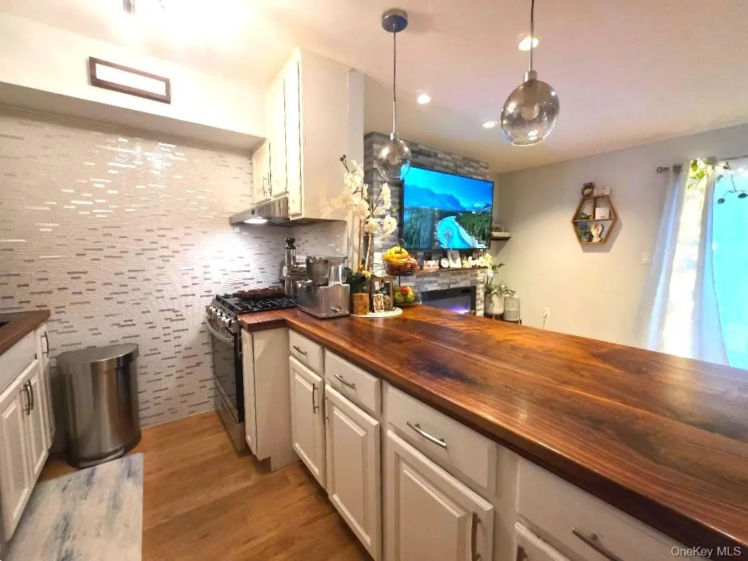 Plenty of counter space Plenty of counter space