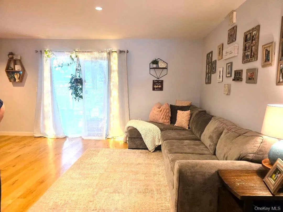 565 Avenue A, Hempstead, NY, 1 Bedroom Bedrooms, 4 Rooms Rooms,1 BathroomBathrooms,Residential,For Rent,Avenue A,0,999747 565 Avenue A, Hempstead, NY, 1 Bedroom Bedrooms, 4 Rooms Rooms,1 BathroomBathrooms,Residential,For Rent,Avenue A,0,999747