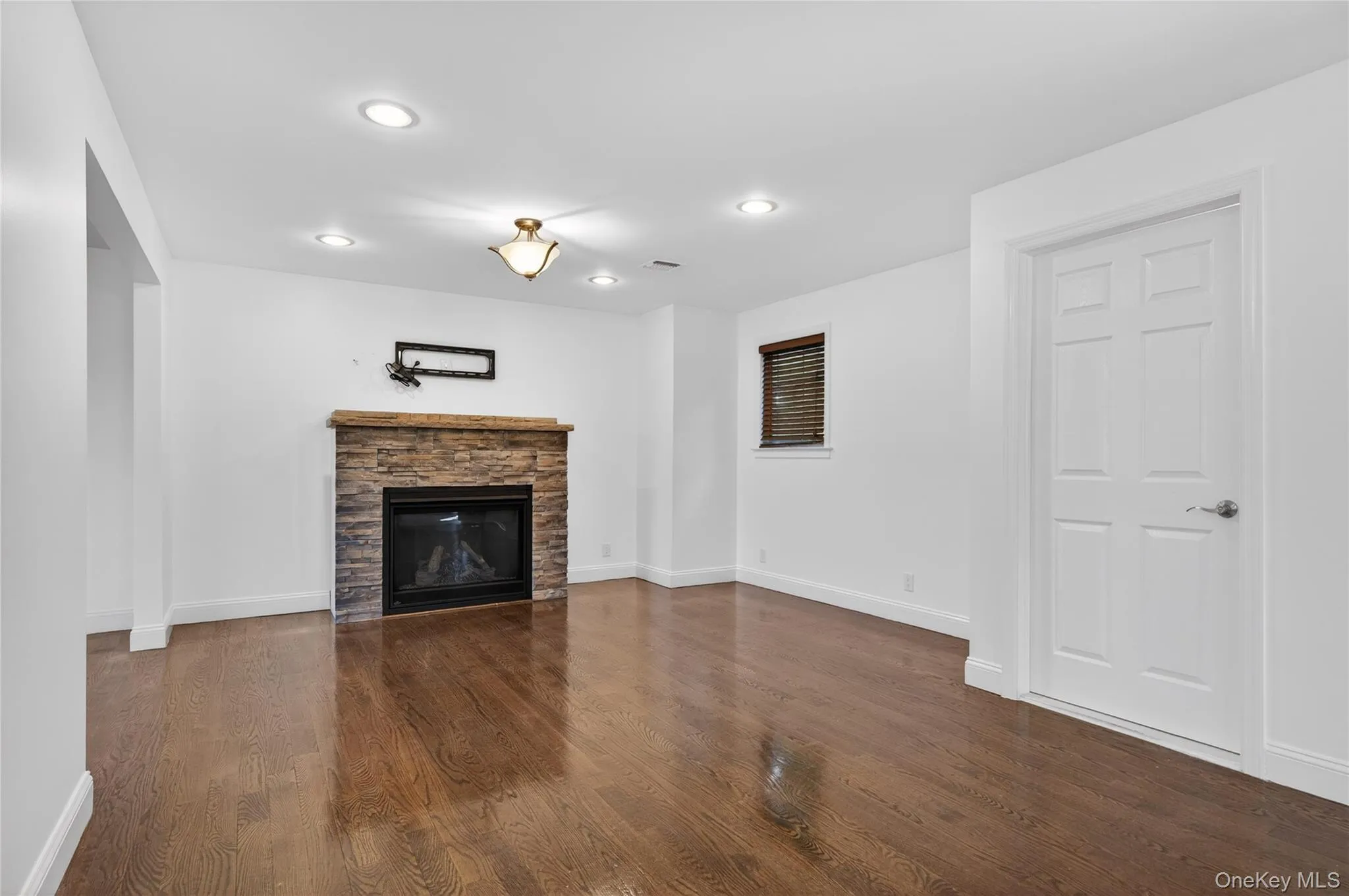 8 Lee Gray Court, Glen Cove, NY, 4 Bedrooms Bedrooms, 7 Rooms Rooms,2 BathroomsBathrooms,Residential Lease,For Rent,Lee Gray,0,999764 8 Lee Gray Court, Glen Cove, NY, 4 Bedrooms Bedrooms, 7 Rooms Rooms,2 BathroomsBathrooms,Residential Lease,For Rent,Lee Gray,0,999764