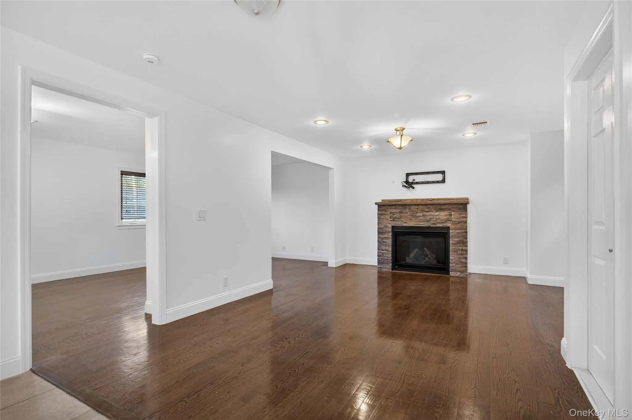 8 Lee Gray Court, Glen Cove, NY, 4 Bedrooms Bedrooms, 7 Rooms Rooms,2 BathroomsBathrooms,Residential Lease,For Rent,Lee Gray,0,999764 8 Lee Gray Court, Glen Cove, NY, 4 Bedrooms Bedrooms, 7 Rooms Rooms,2 BathroomsBathrooms,Residential Lease,For Rent,Lee Gray,0,999764