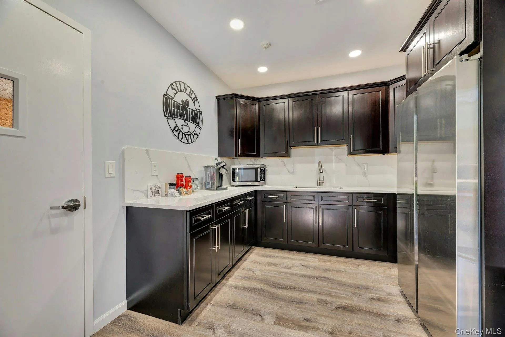 125 Farm House Court, Brookhaven, NY, 2 Bedrooms Bedrooms, 5 Rooms Rooms,1 BathroomBathrooms,Residential Sale,For Rent,Farm House,0,999767 125 Farm House Court, Brookhaven, NY, 2 Bedrooms Bedrooms, 5 Rooms Rooms,1 BathroomBathrooms,Residential Sale,For Rent,Farm House,0,999767