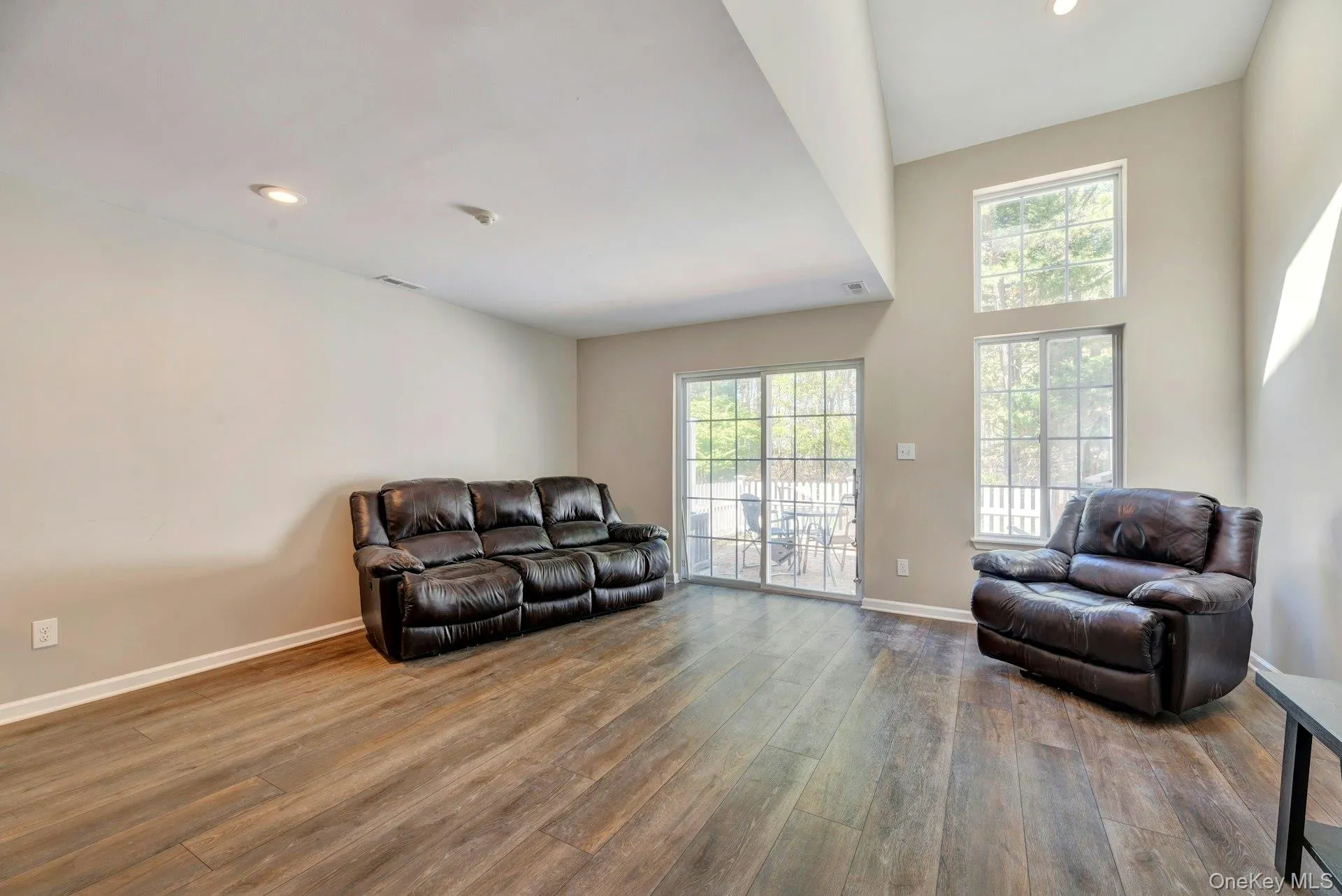 125 Farm House Court, Brookhaven, NY, 2 Bedrooms Bedrooms, 5 Rooms Rooms,1 BathroomBathrooms,Residential Sale,For Rent,Farm House,0,999767 125 Farm House Court, Brookhaven, NY, 2 Bedrooms Bedrooms, 5 Rooms Rooms,1 BathroomBathrooms,Residential Sale,For Rent,Farm House,0,999767