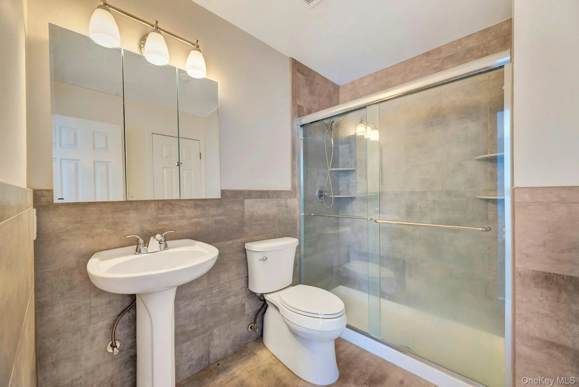 125 Farm House Court, Brookhaven, NY, 2 Bedrooms Bedrooms, 5 Rooms Rooms,1 BathroomBathrooms,Residential Sale,For Rent,Farm House,0,999767 125 Farm House Court, Brookhaven, NY, 2 Bedrooms Bedrooms, 5 Rooms Rooms,1 BathroomBathrooms,Residential Sale,For Rent,Farm House,0,999767