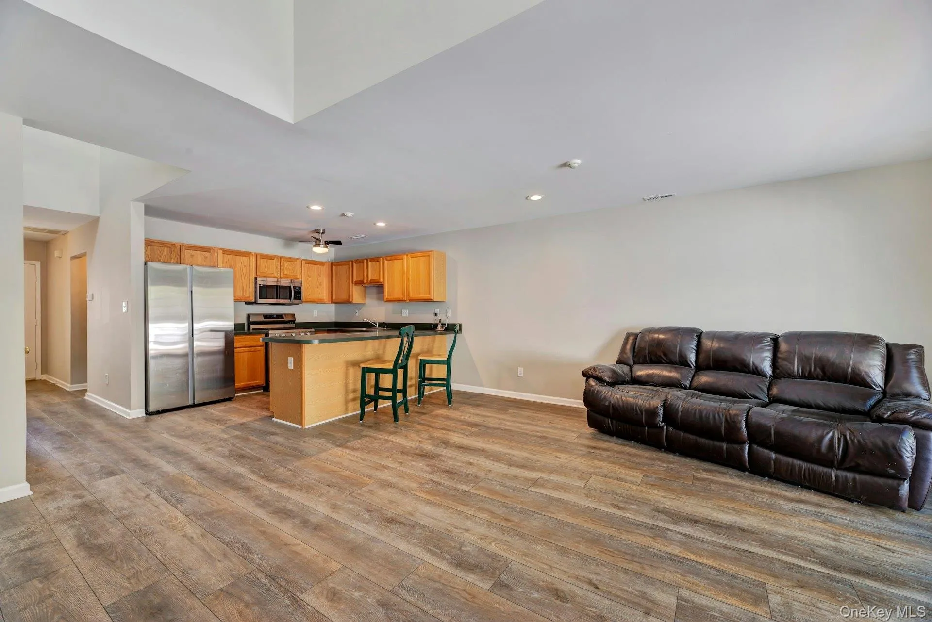 125 Farm House Court, Brookhaven, NY, 2 Bedrooms Bedrooms, 5 Rooms Rooms,1 BathroomBathrooms,Residential Sale,For Rent,Farm House,0,999767 125 Farm House Court, Brookhaven, NY, 2 Bedrooms Bedrooms, 5 Rooms Rooms,1 BathroomBathrooms,Residential Sale,For Rent,Farm House,0,999767