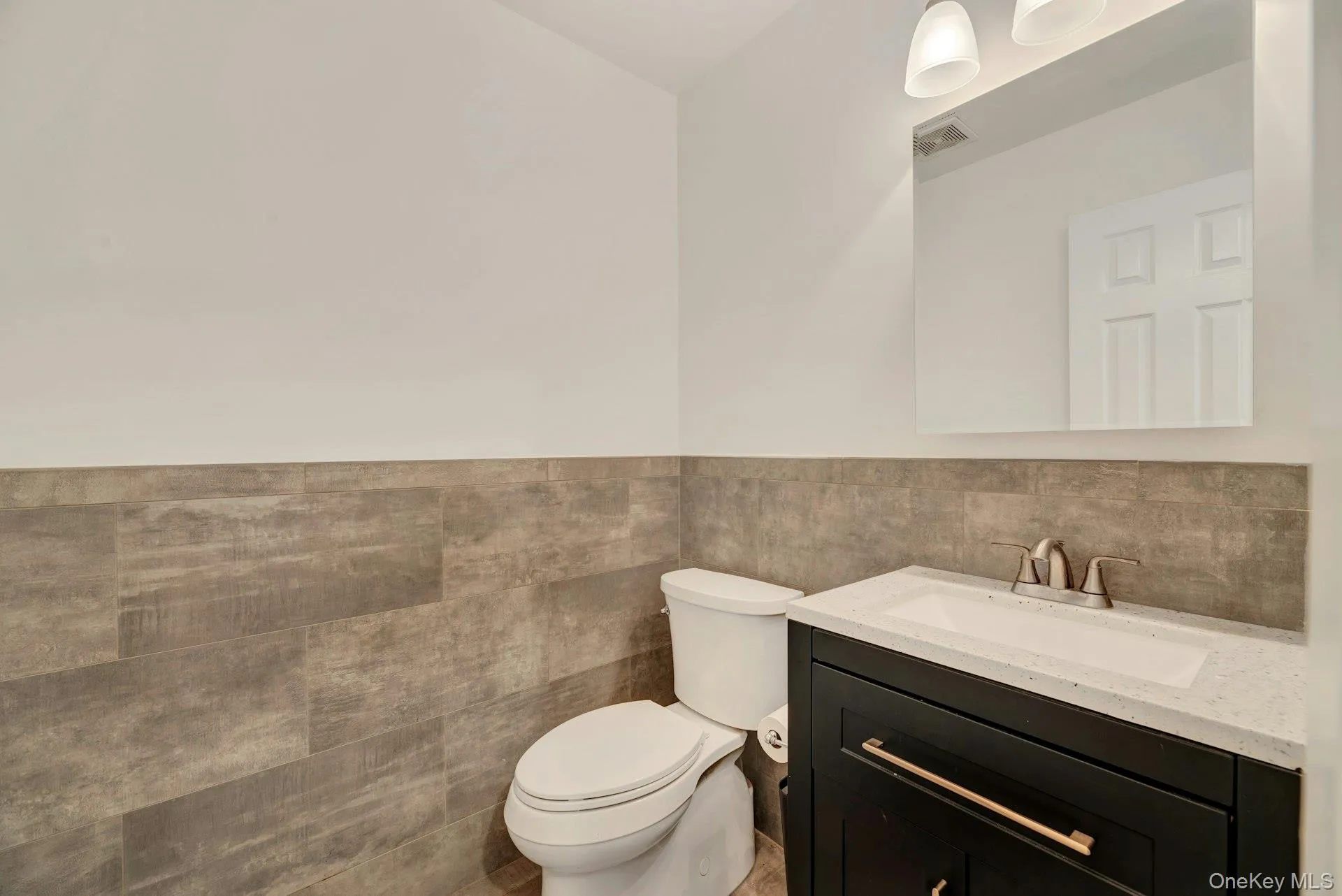 125 Farm House Court, Brookhaven, NY, 2 Bedrooms Bedrooms, 5 Rooms Rooms,1 BathroomBathrooms,Residential Sale,For Rent,Farm House,0,999767 125 Farm House Court, Brookhaven, NY, 2 Bedrooms Bedrooms, 5 Rooms Rooms,1 BathroomBathrooms,Residential Sale,For Rent,Farm House,0,999767