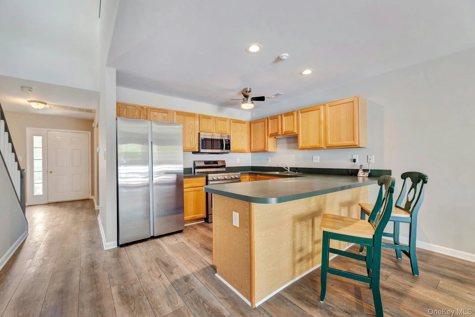 125 Farm House Court, Brookhaven, NY, 2 Bedrooms Bedrooms, 5 Rooms Rooms,1 BathroomBathrooms,Residential Sale,For Rent,Farm House,0,999767 125 Farm House Court, Brookhaven, NY, 2 Bedrooms Bedrooms, 5 Rooms Rooms,1 BathroomBathrooms,Residential Sale,For Rent,Farm House,0,999767