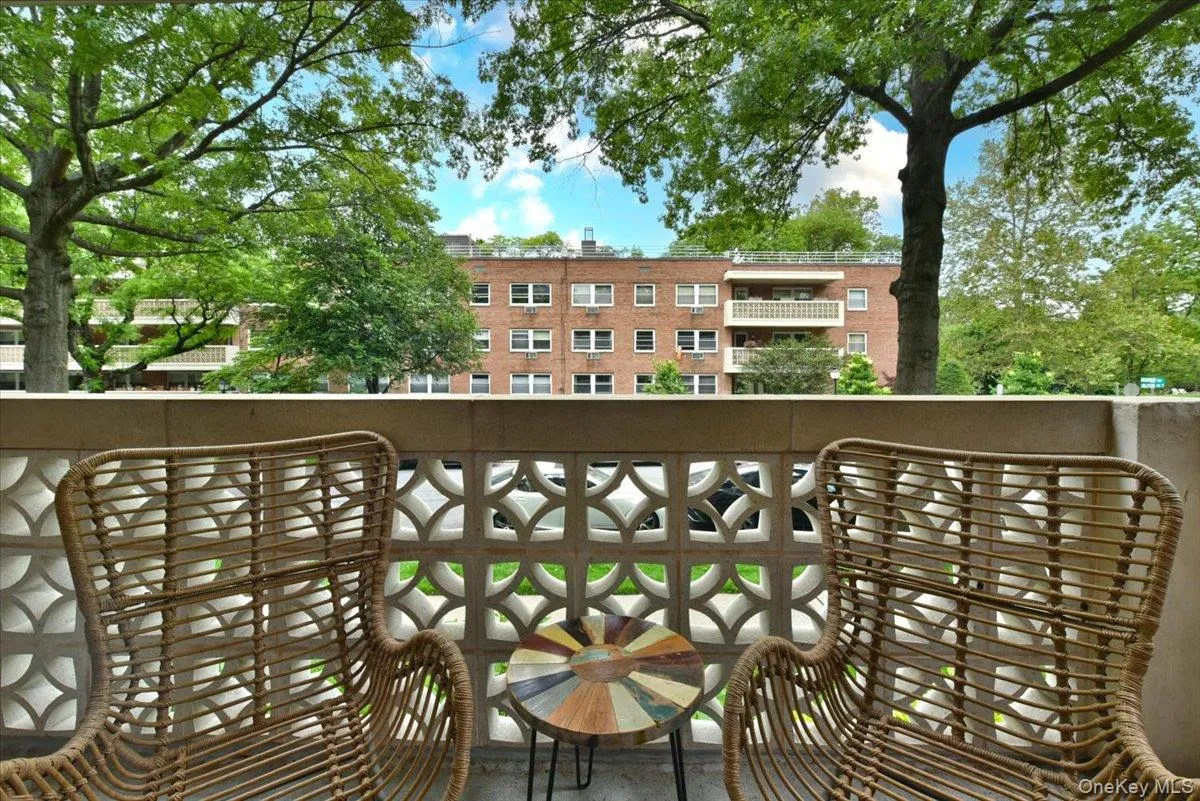 BALCONY BALCONY